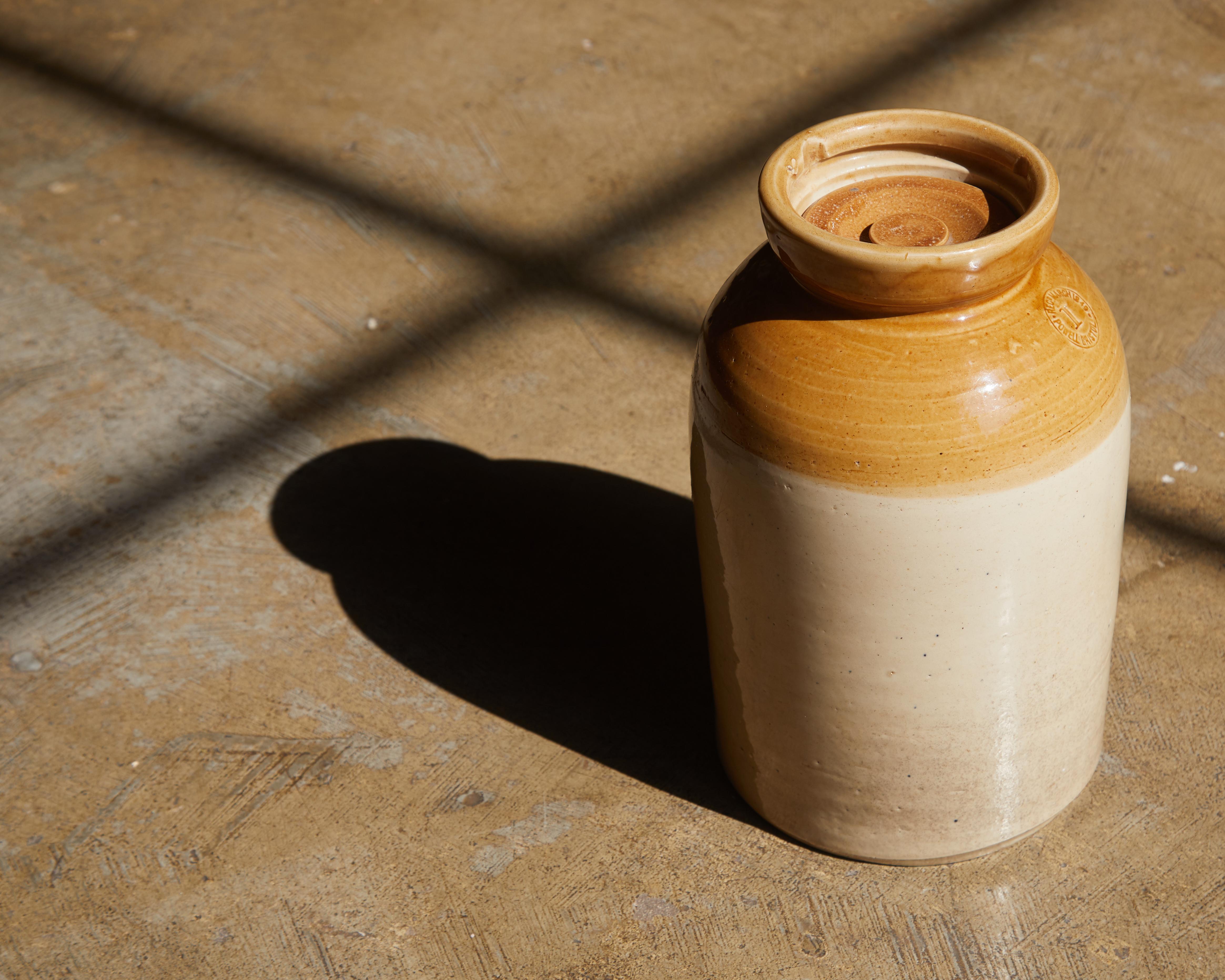 Antique English Vitrified Stoneware Jar, 1849 In Good Condition For Sale In Rio De Janeiro, RJ