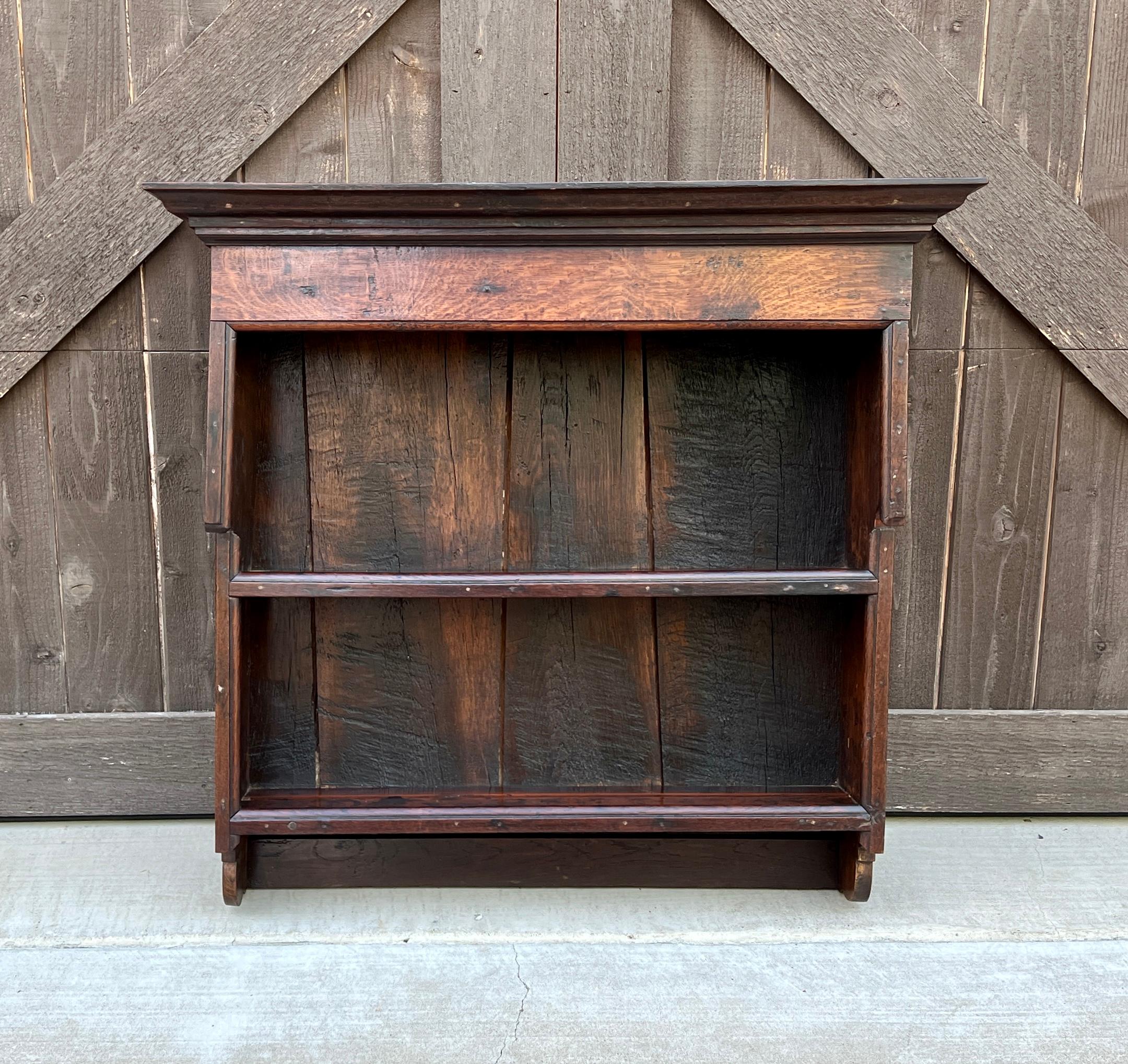 CHARMING Antique English Oak Hanging Wall Shelf , Plate Rack, Cabinet or Bookcase~~c. Mid 19th Century

The perfect decorative accent piece for any home~~perfect for displaying your favorite antique plates, Staffordshire, Majolica or other