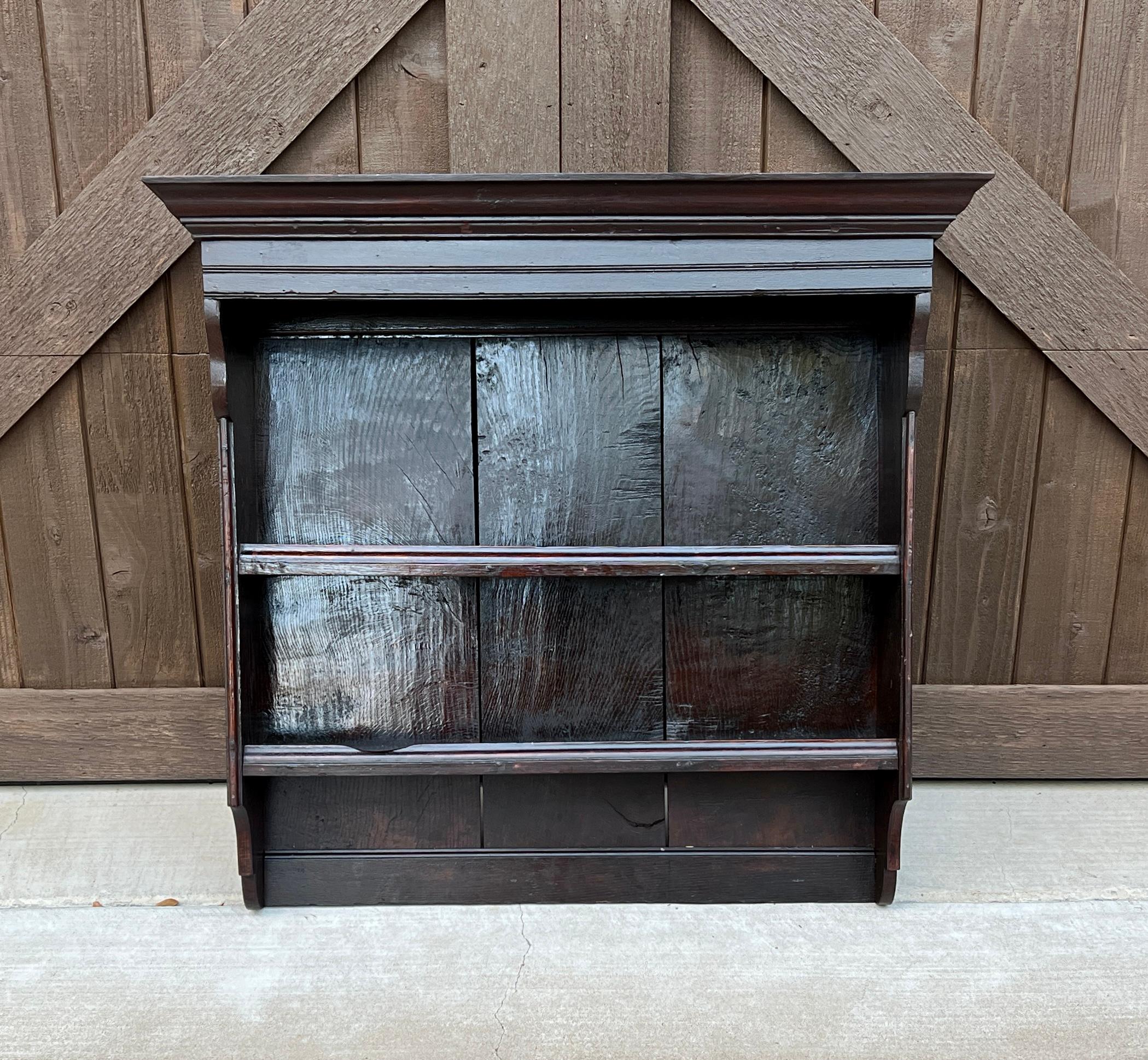 CHARMING Antique English Oak Hanging Wall Shelf , Plate Rack, Cabinet or Bookcase~~c. Mid 19th Century

The perfect decorative accent piece for any home~~perfect for displaying your favorite antique plates, Staffordshire, Majolica or other