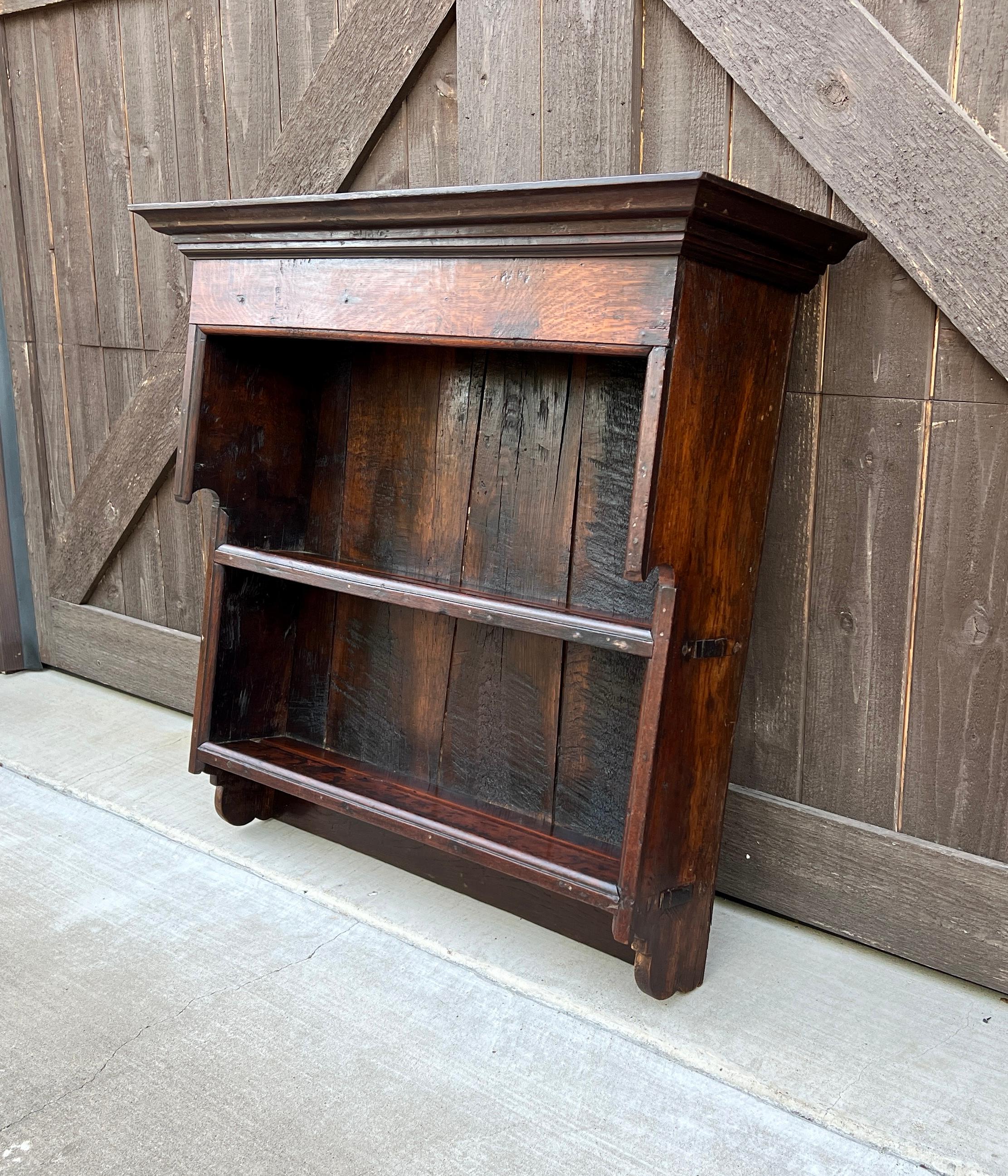 Antique English Wall Shelf Plate Rack Hanging Bookcase Cabinet Oak Mid 19th C In Good Condition In Tyler, TX