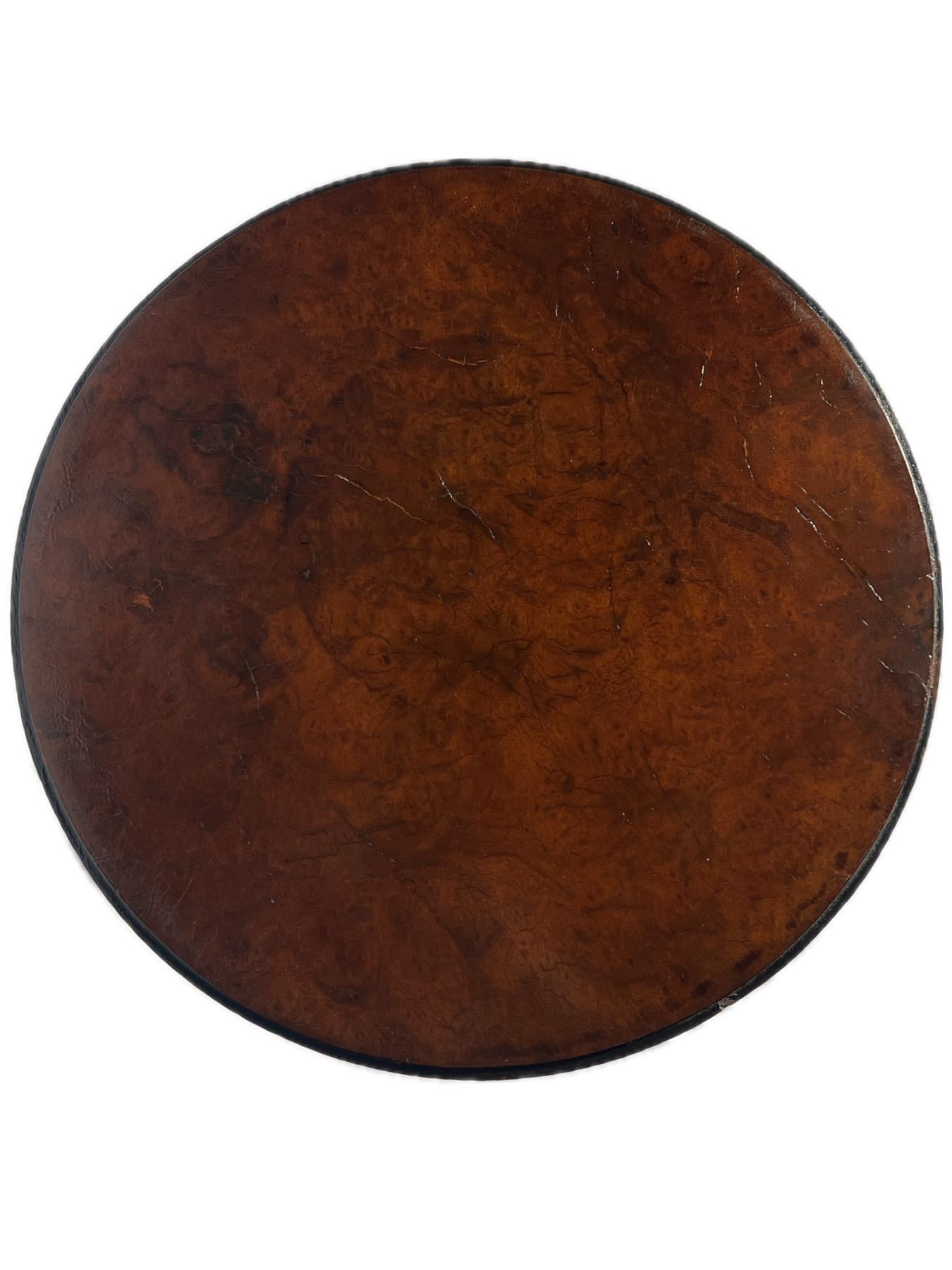 Antiker englischer Tisch aus Nussbaum und Palisanderholz, um 1870. (Rosenholz) im Angebot