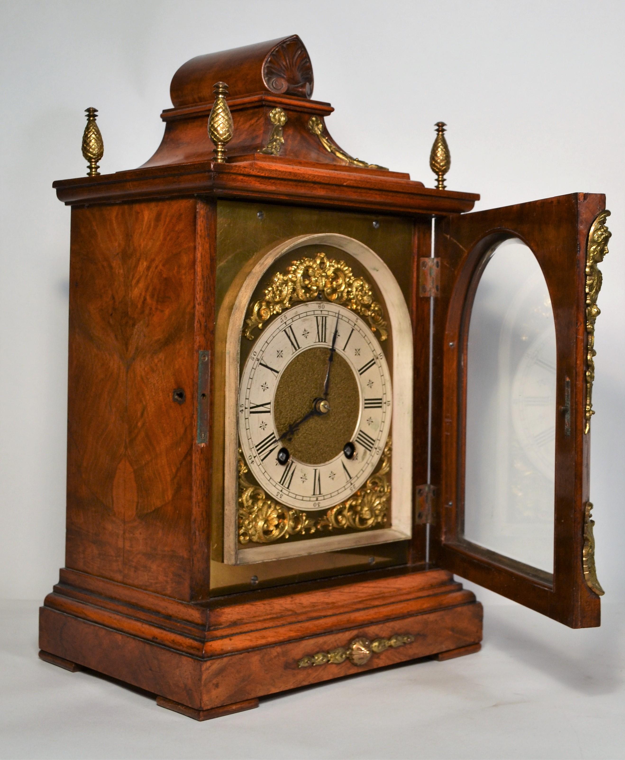 Antique English Walnut Bracket Clock, circa 1860 In Good Condition In New Orleans, LA