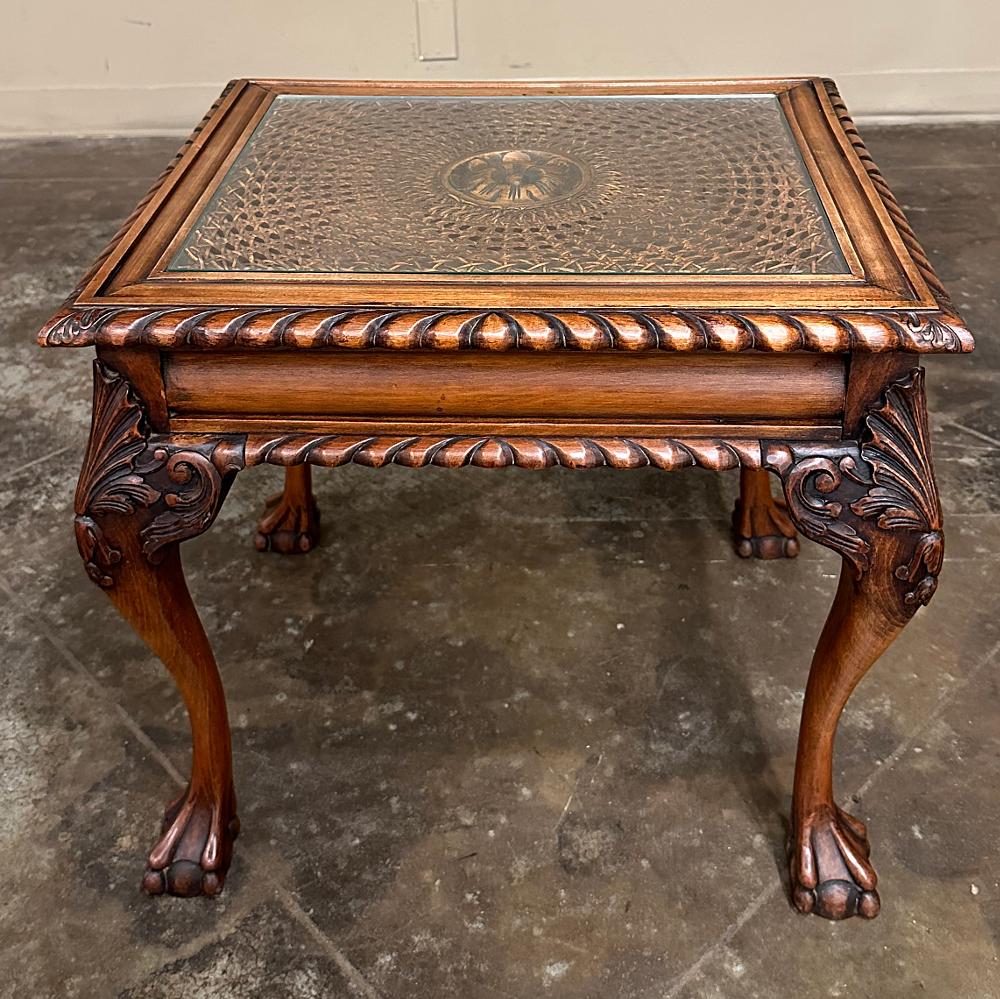 Antique English Walnut Chippendale End Table In Good Condition For Sale In Dallas, TX