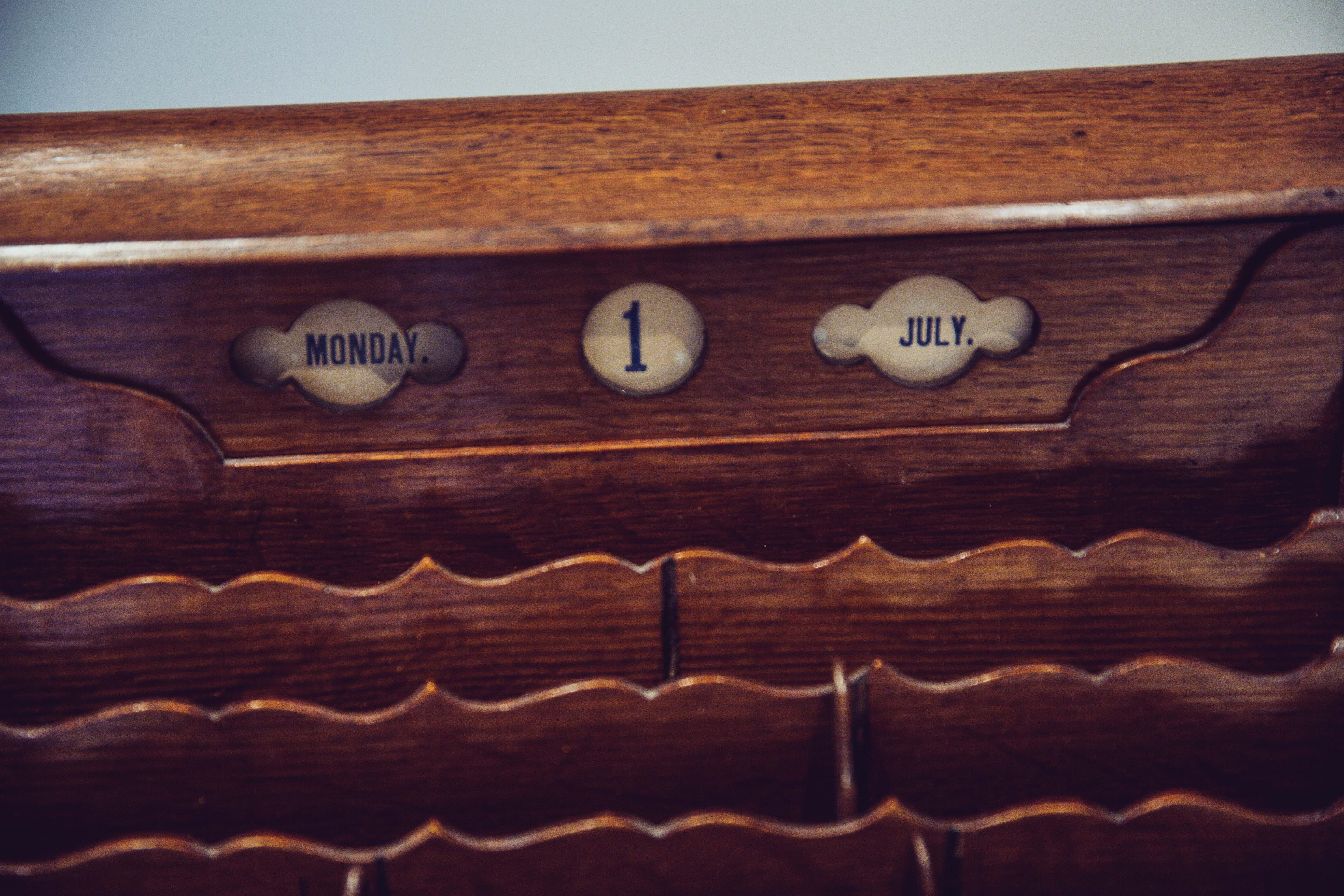 Antique English Walnut Desk Organizer In Good Condition For Sale In Amsterdam, NL