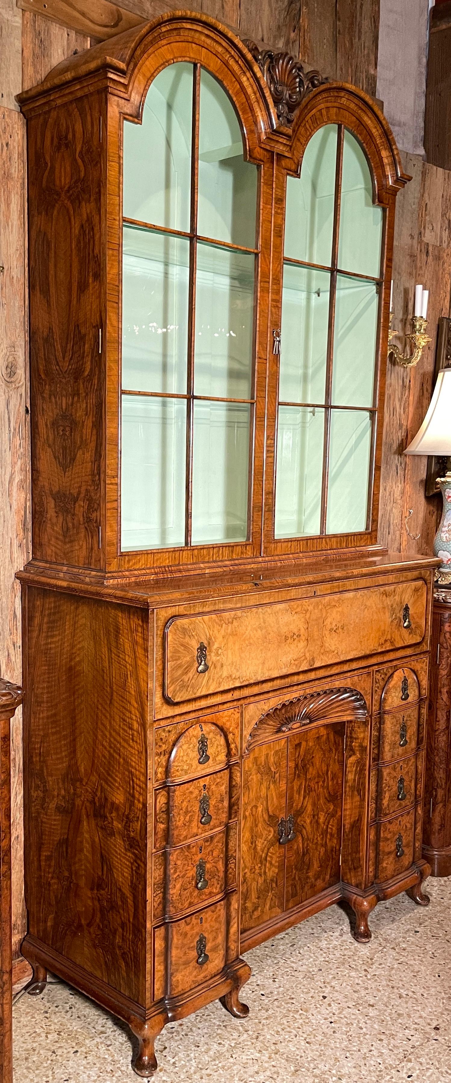 Antique English Walnut Glass-Front Secretary Bookcase, Circa 1880-1890 In Good Condition For Sale In New Orleans, LA