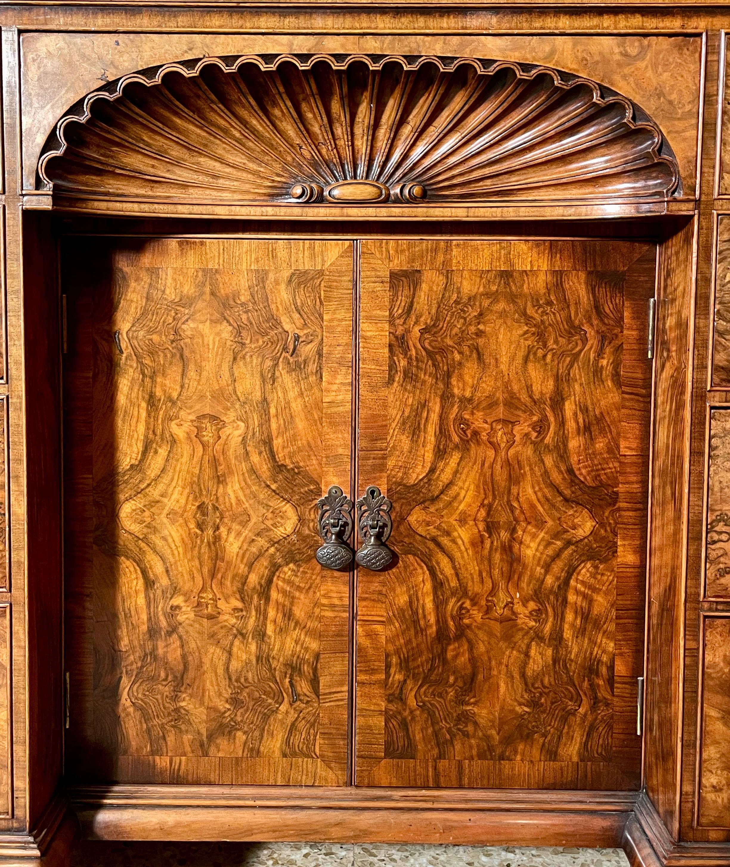 Ancienne bibliothèque secrétaire anglaise en noyer à façade en verre, vers 1880-1890 en vente 1