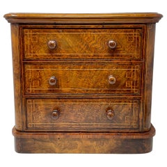 Coffre à miniatures ou boîte à bijoux ancienne en noyer anglais, vers 1890.