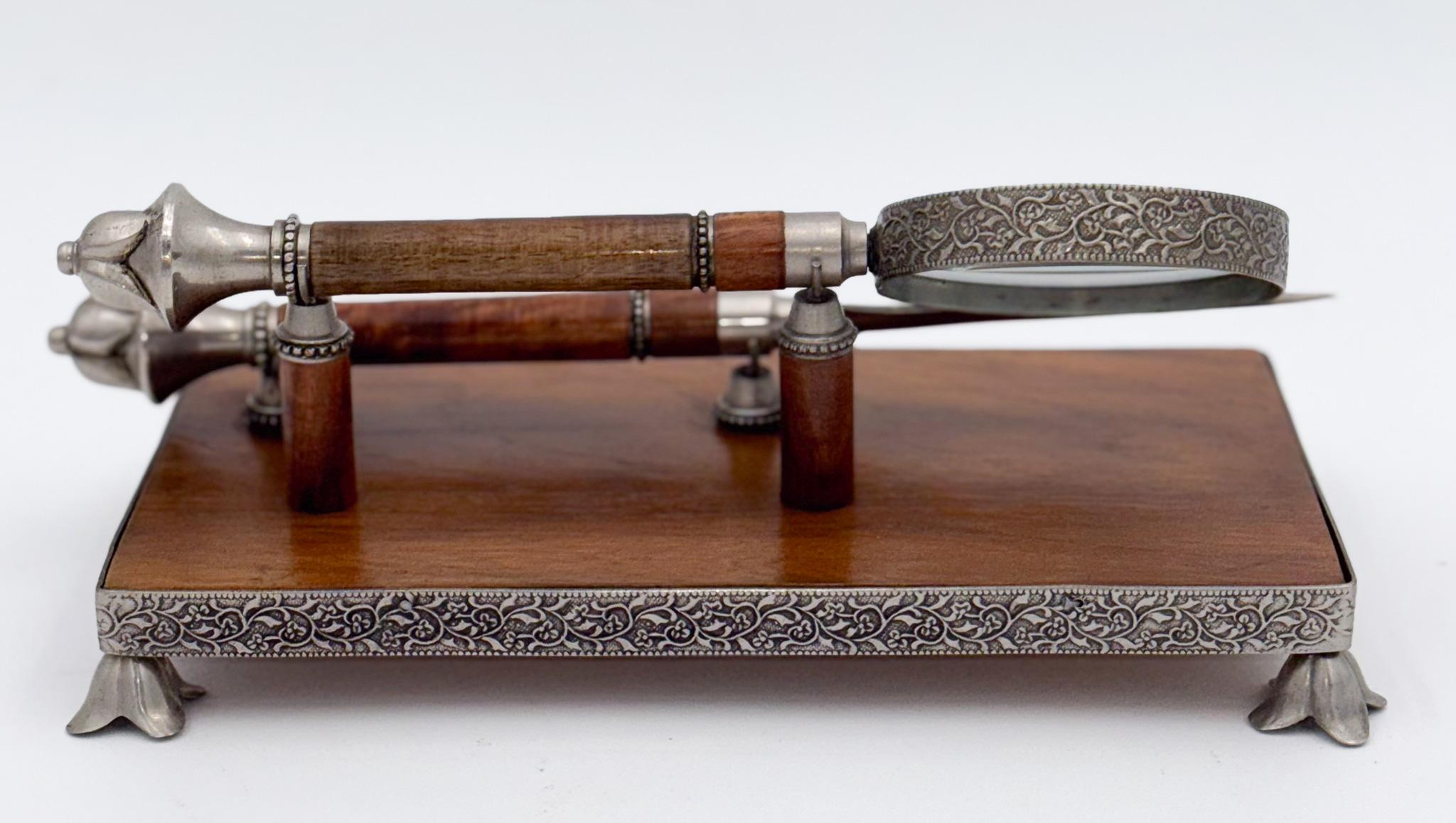 ANTIQUE ENGLISH WALNUT RECEPTION DESK LETTER Set MAGNiFYING GLASS (Britisch) im Angebot