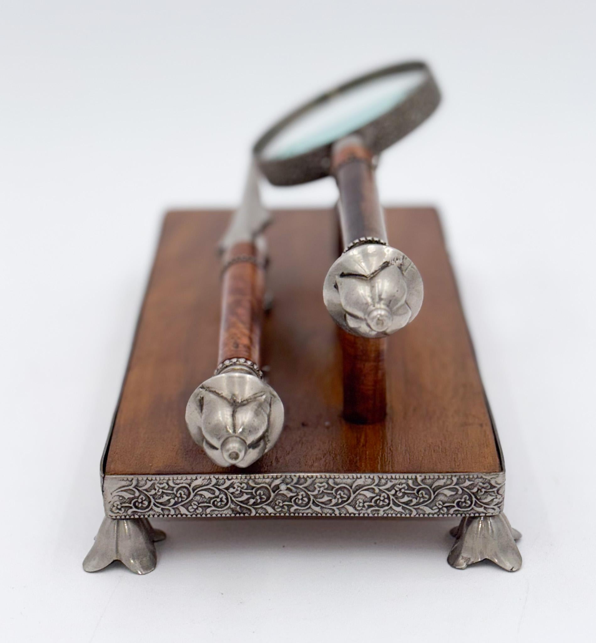 ANTIQUE ENGLISH WALNUT RECEPTION DESK LETTER Set MAGNiFYING GLASS (Handgefertigt) im Angebot