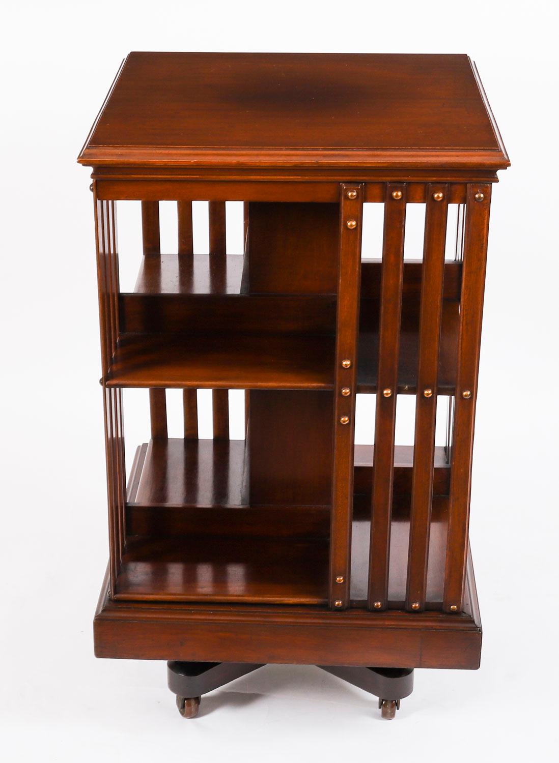 Antique English Walnut Revolving Bookcase 20th Century For Sale 5