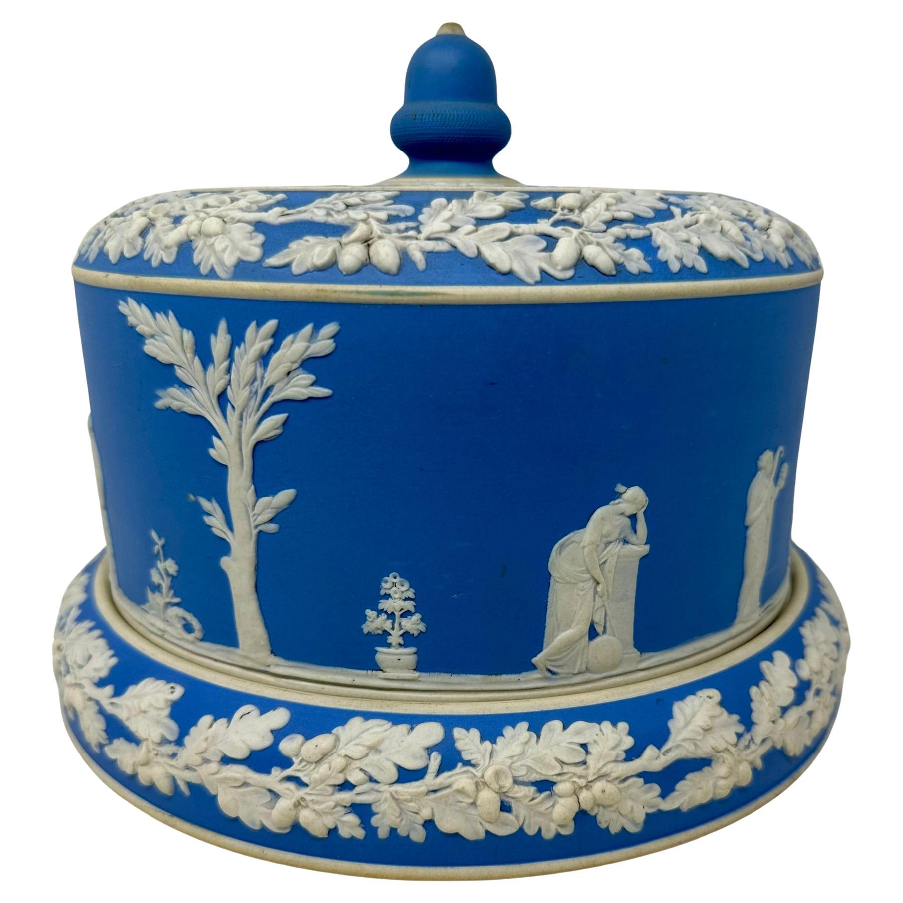 Antique English Wedgwood Jasperware Porcelain Cheese Dome & Cover, Circa 1900. In Good Condition For Sale In New Orleans, LA
