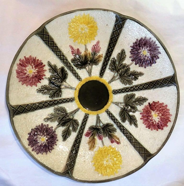 Antique English wedgewood oyster plate chrysanthemum pattern, circa 1890.