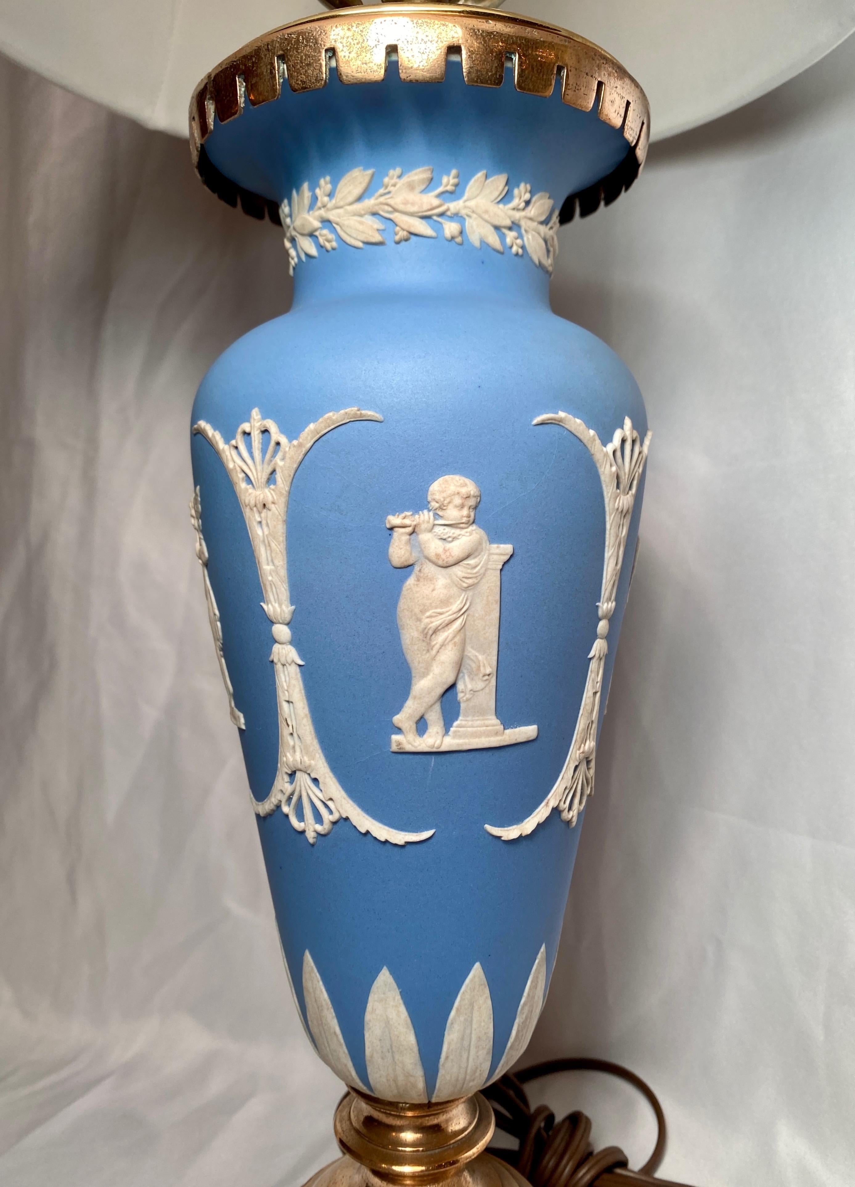 Lampe antique anglaise en porcelaine de Wedgwood, Circa 1890,