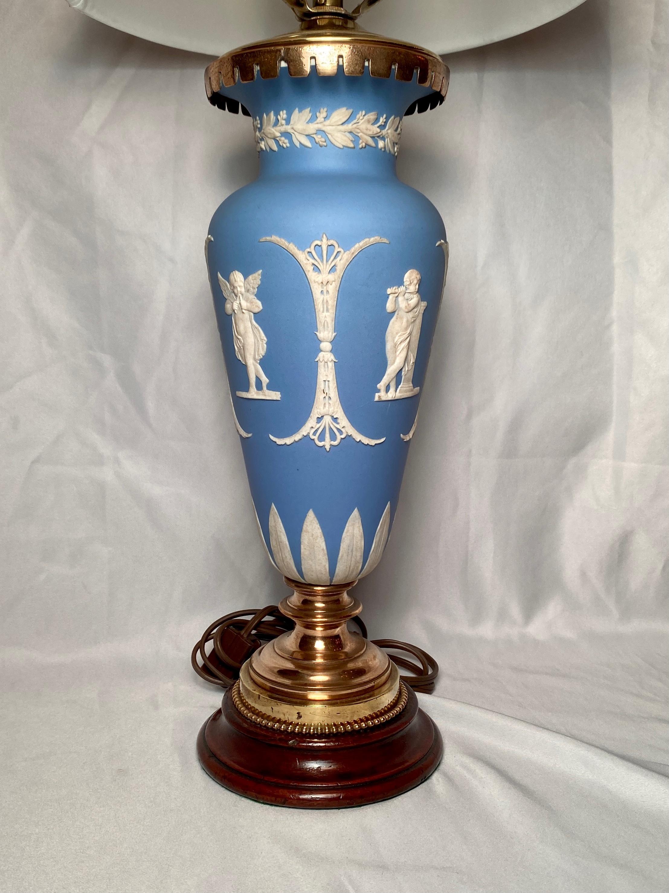 Anglais Lampe anglaise ancienne en porcelaine Wedgwood, vers 1890 en vente