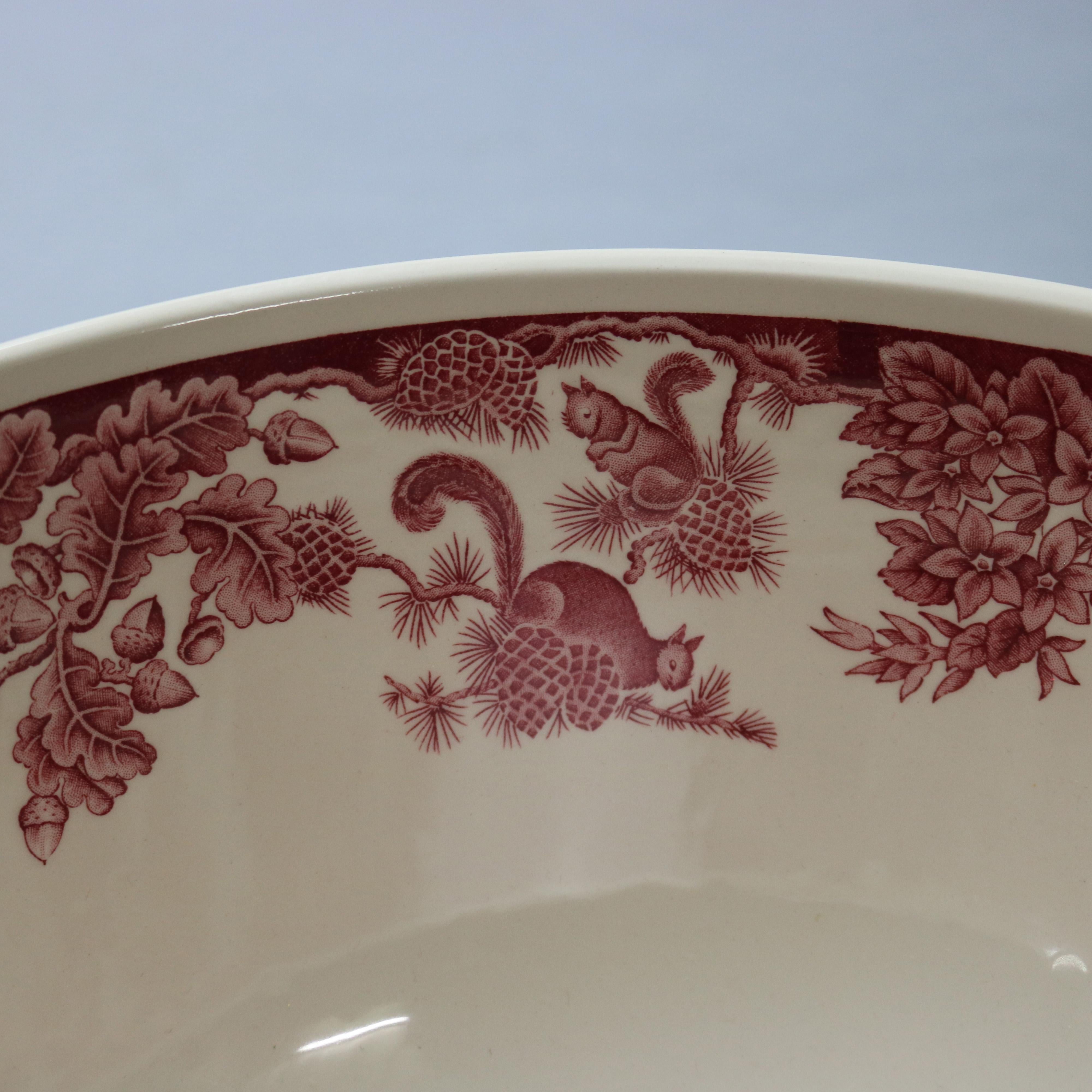Antique English Wedgwood Scenic Red & White Porcelain Center Bowl, 20thC In Good Condition In Big Flats, NY