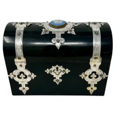 Antiguo joyero inglés de Wedgwood y Sheffield montado en plata, circa 1880.