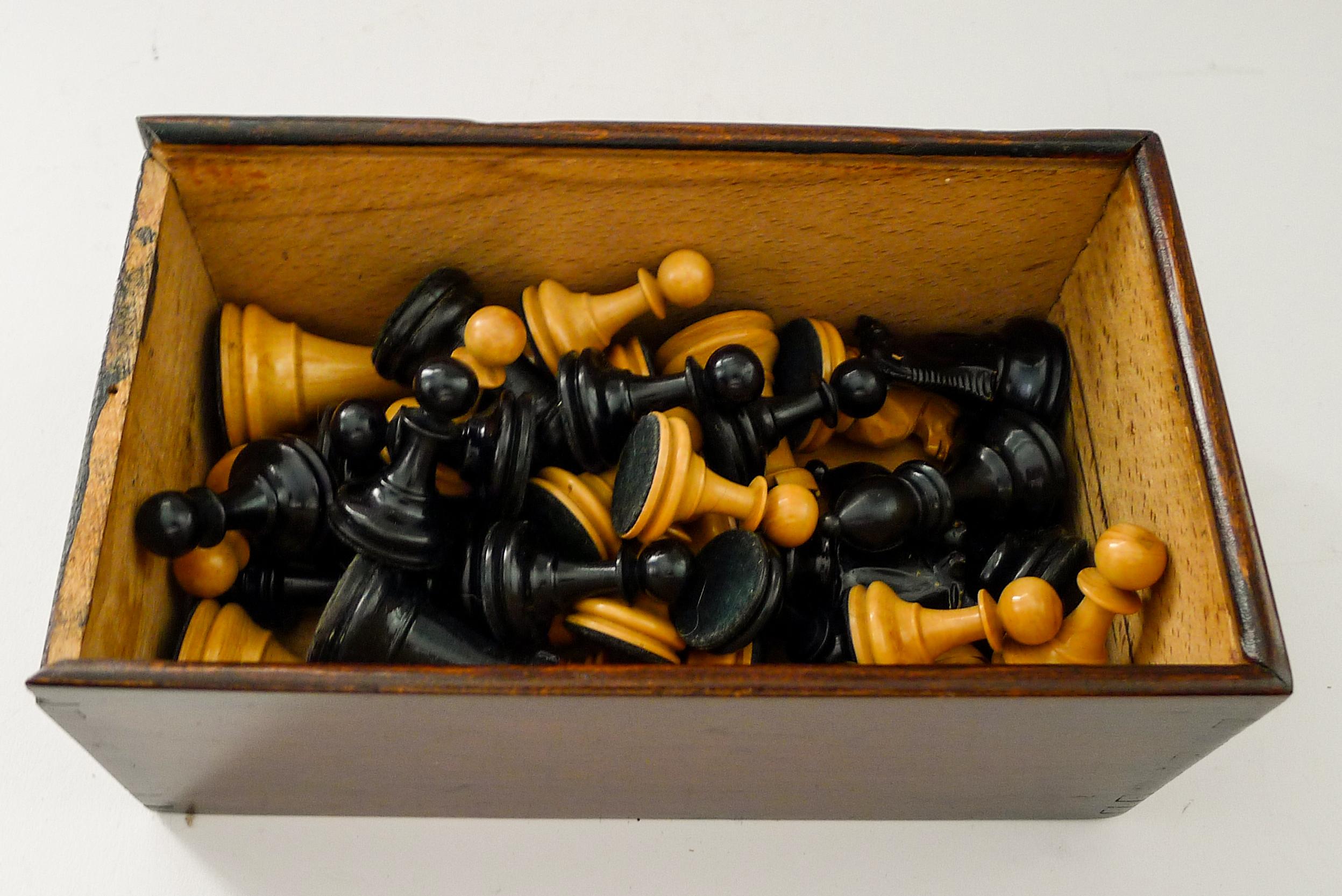 Antique English Weighted Boxwood Chess Set c.1920 For Sale 5