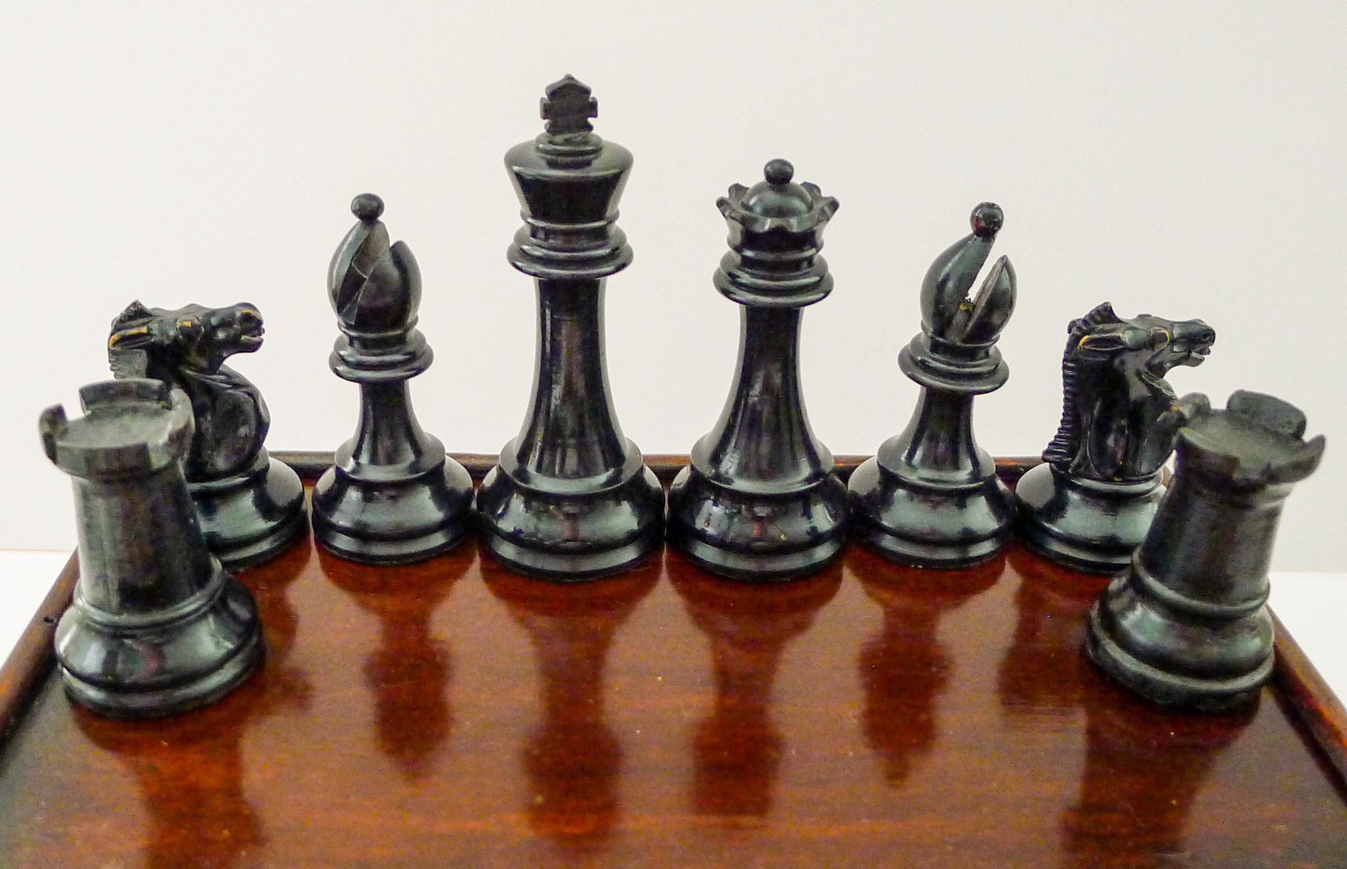 Early 20th Century Antique English Weighted Boxwood Chess Set c.1920 For Sale