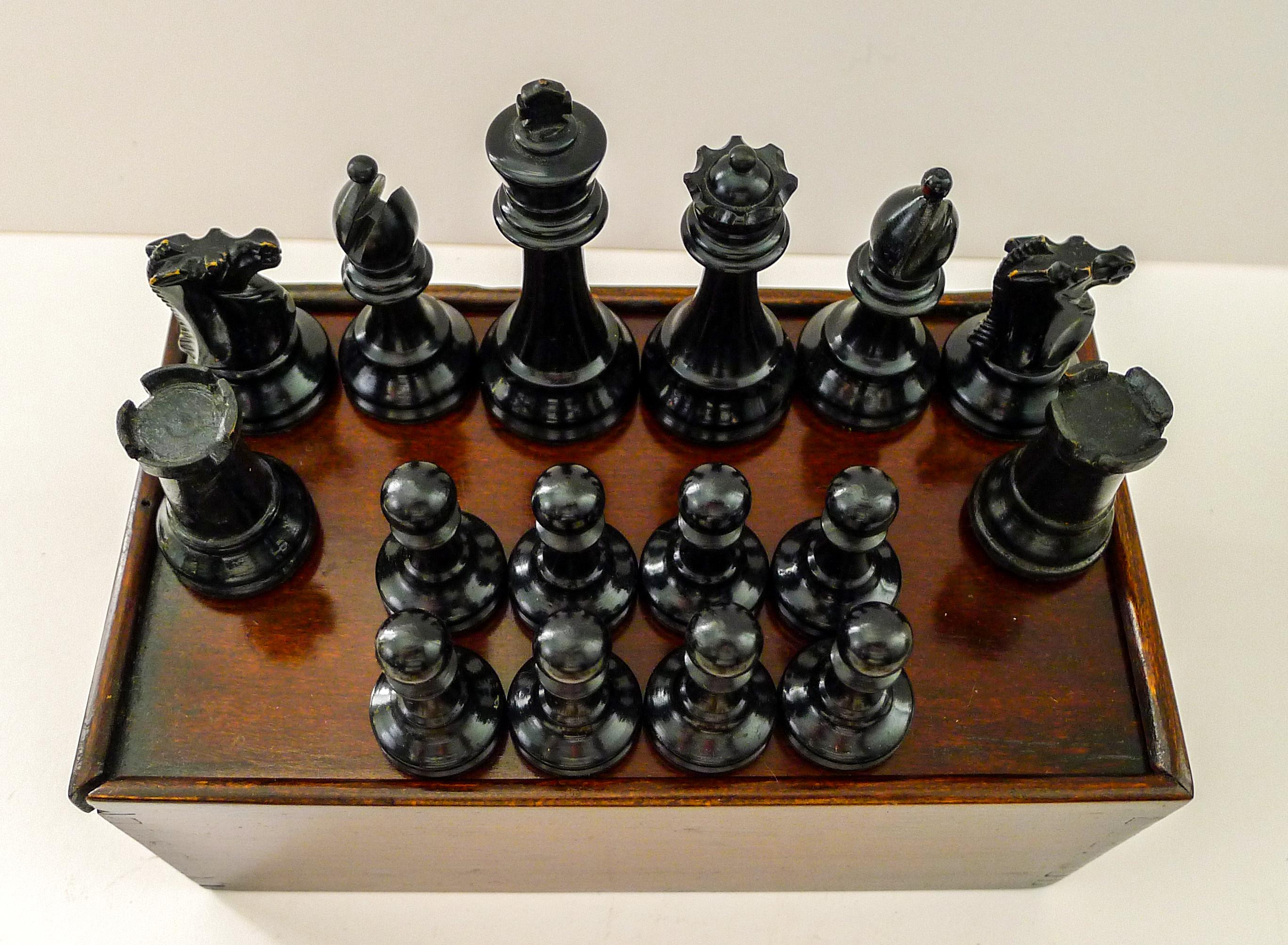 Antique English Weighted Boxwood Chess Set c.1920 For Sale 2