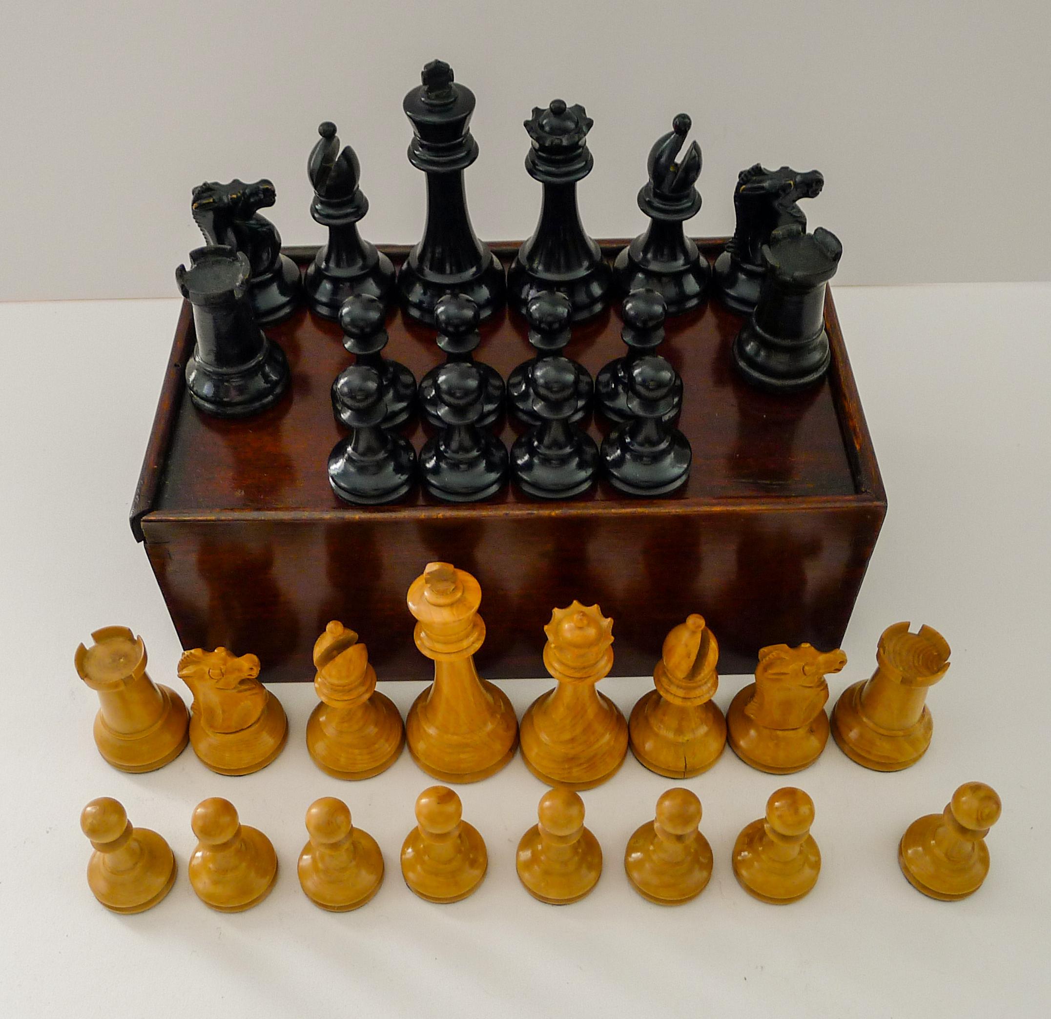 Antique English Weighted Boxwood Chess Set c.1920 For Sale 4