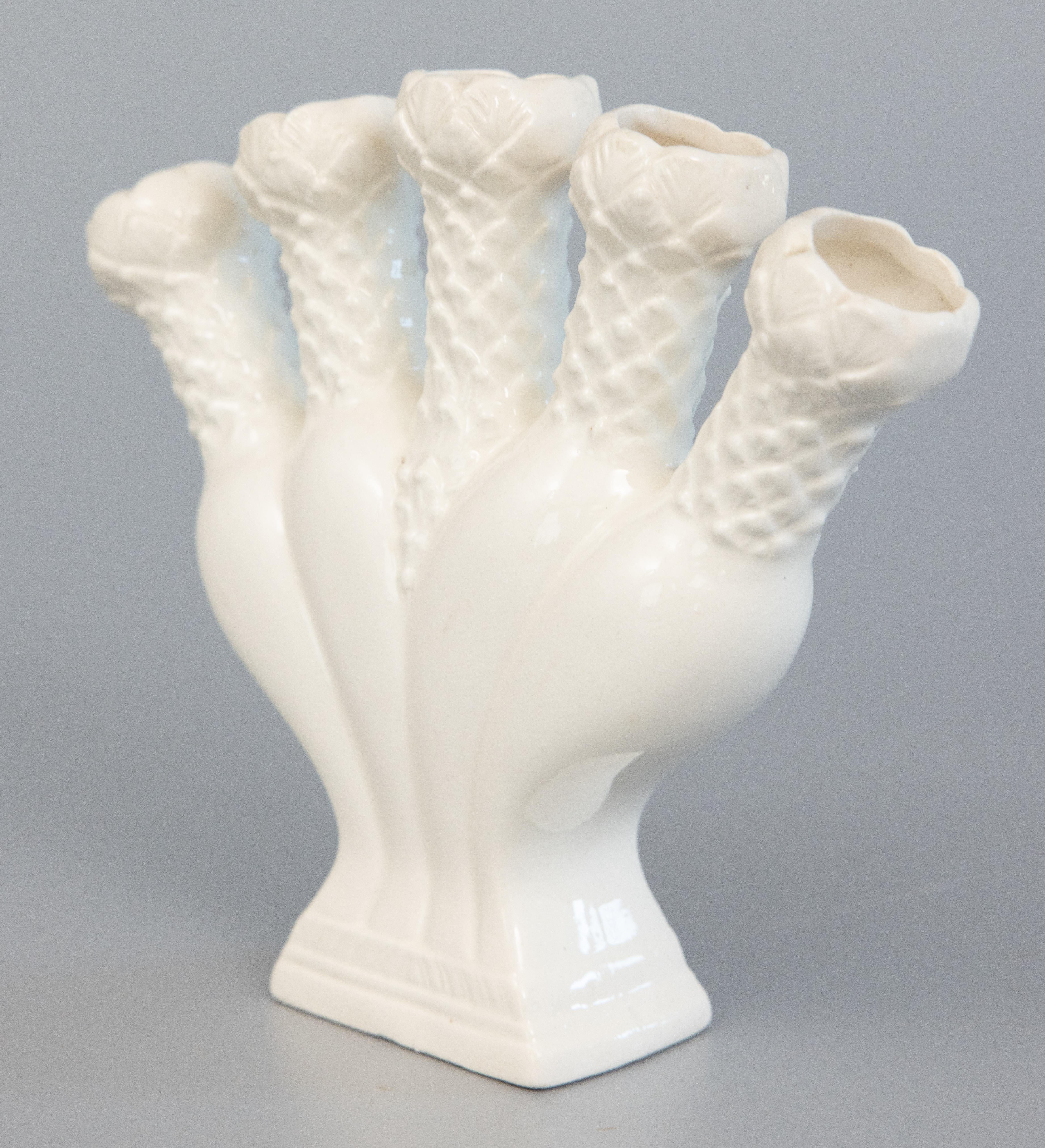 A lovely antique early 20th-century English creamware tulip vase. This superb tulipiere has five fingers molded with overlapping leaves and would be beautiful displayed with flowers or on its own.