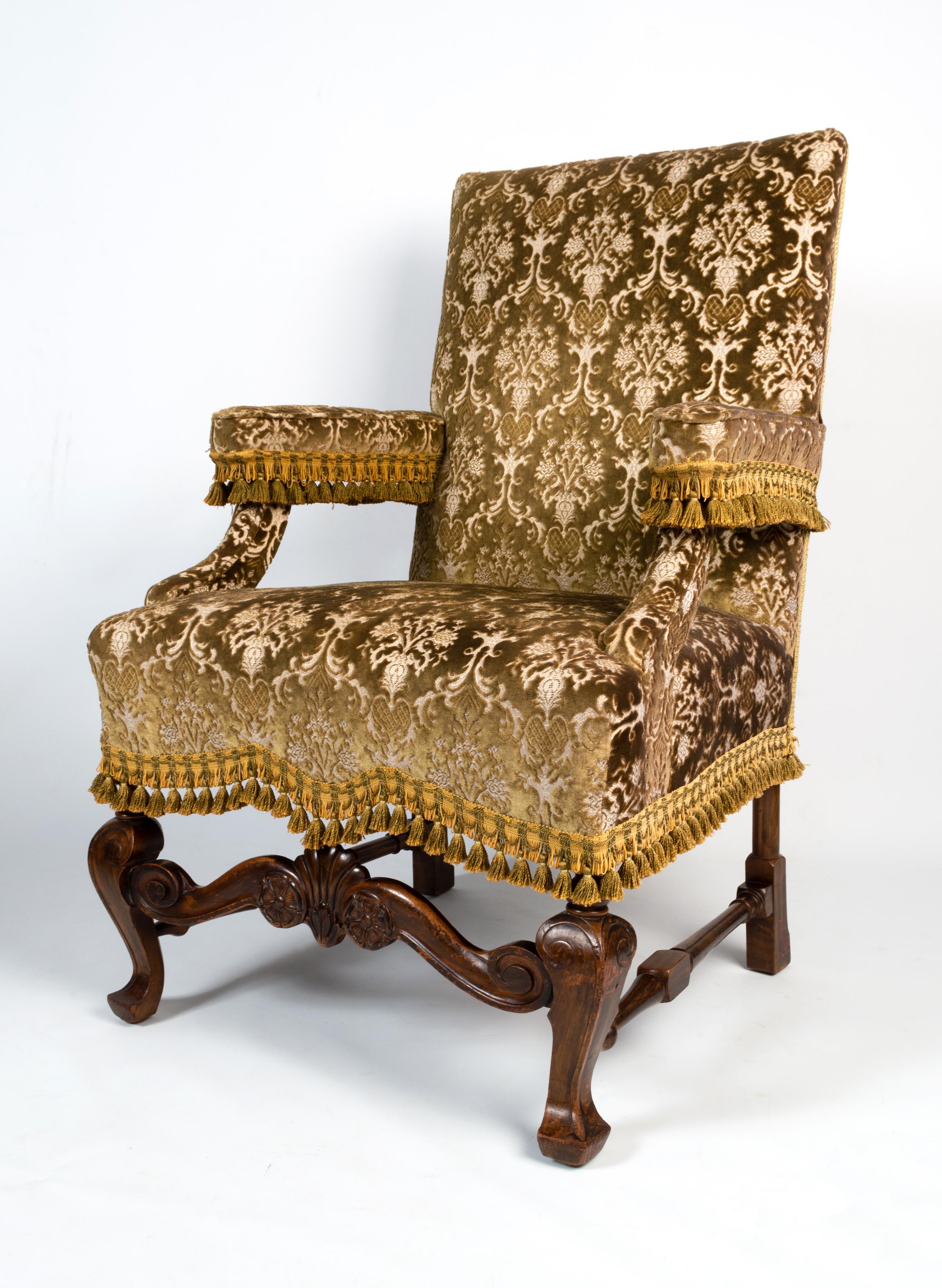 Antique English William and Mary Revival Elbow Chair Armchair In Good Condition In London, GB