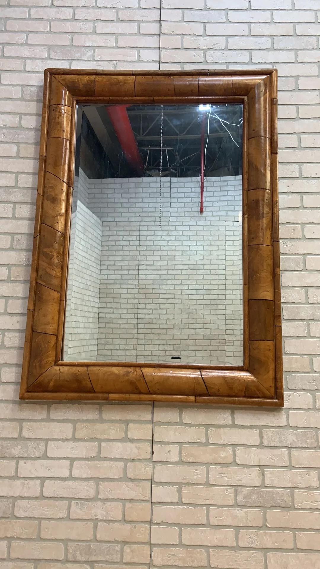 Sconosciuto Antique Mirror da parete in stile William & Mary in radica di noce in vendita