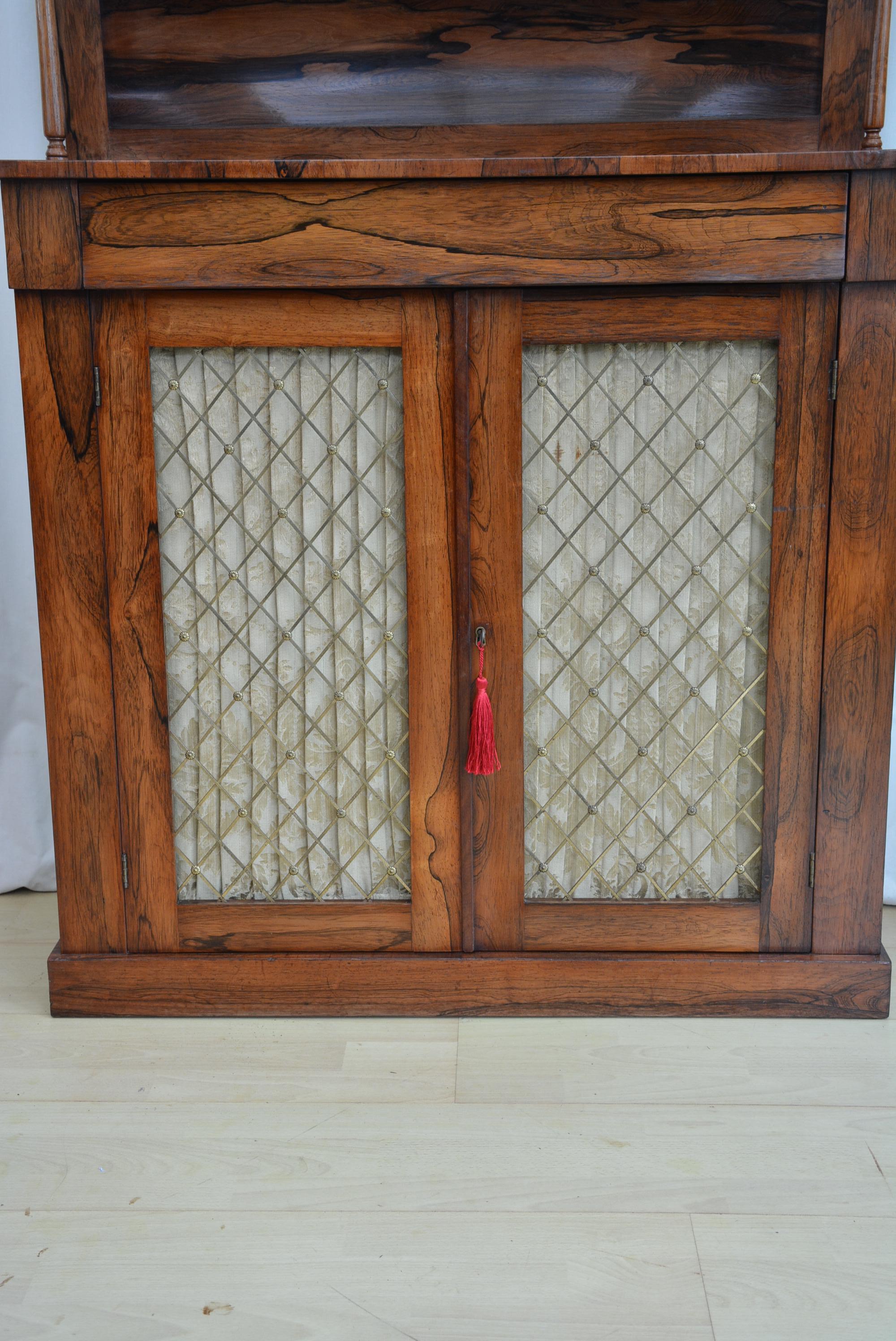 Ancienne bibliothèque à chiffonnier William IV anglaise c1840s en vente 4