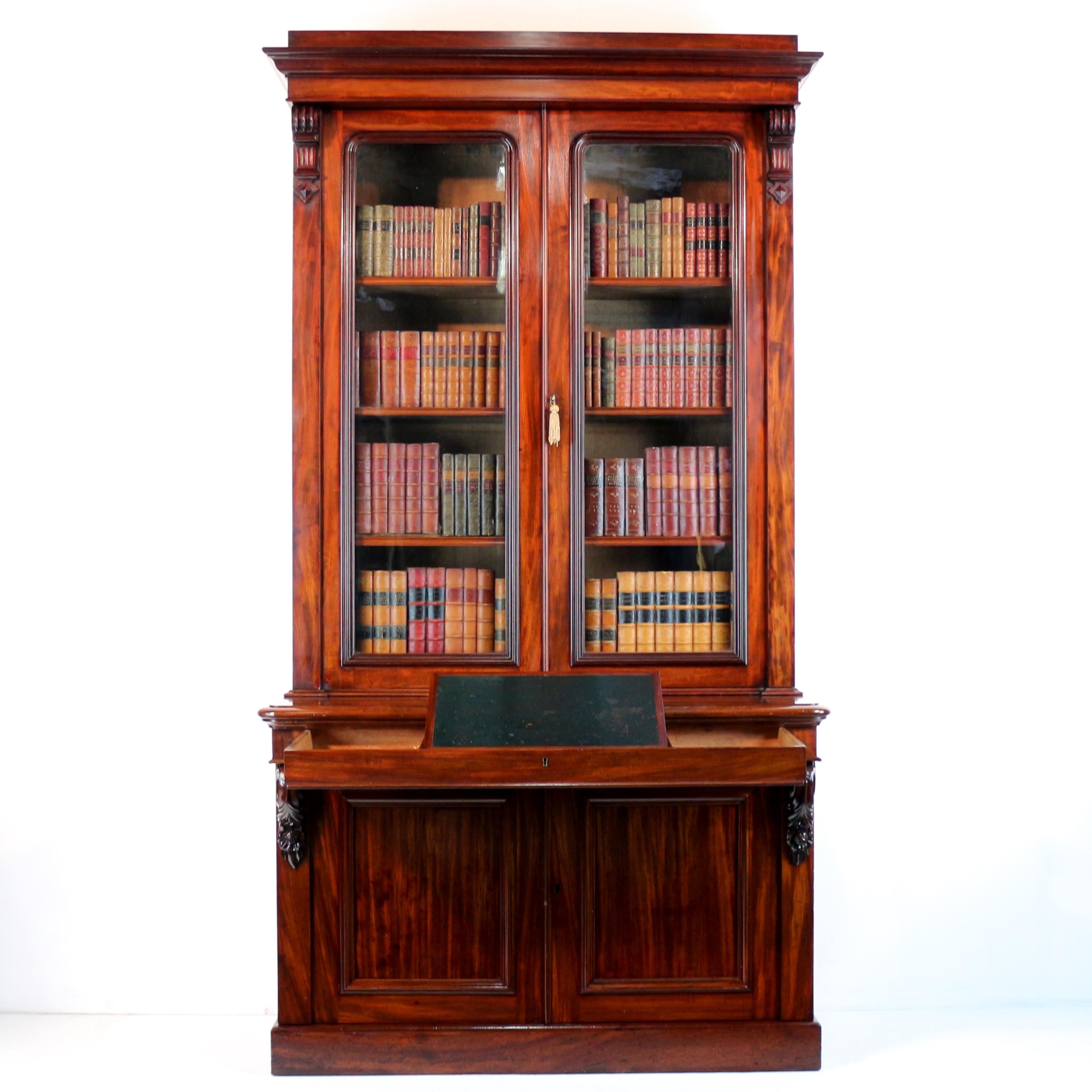 Antigua librería inglesa William IV de caoba cubana de dos puertas con cajón para escribir Inglés en venta