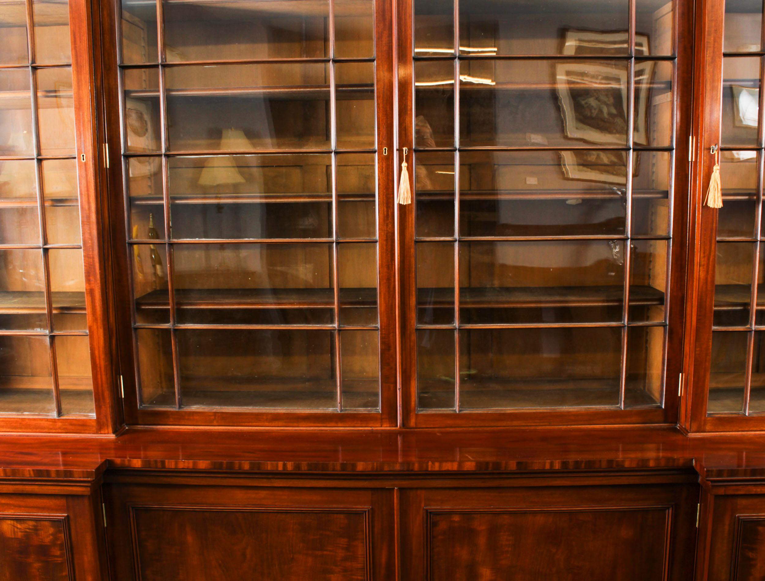 Antique English William IV Flame Mahogany Library Breakfront Bookcase 19th C For Sale 3