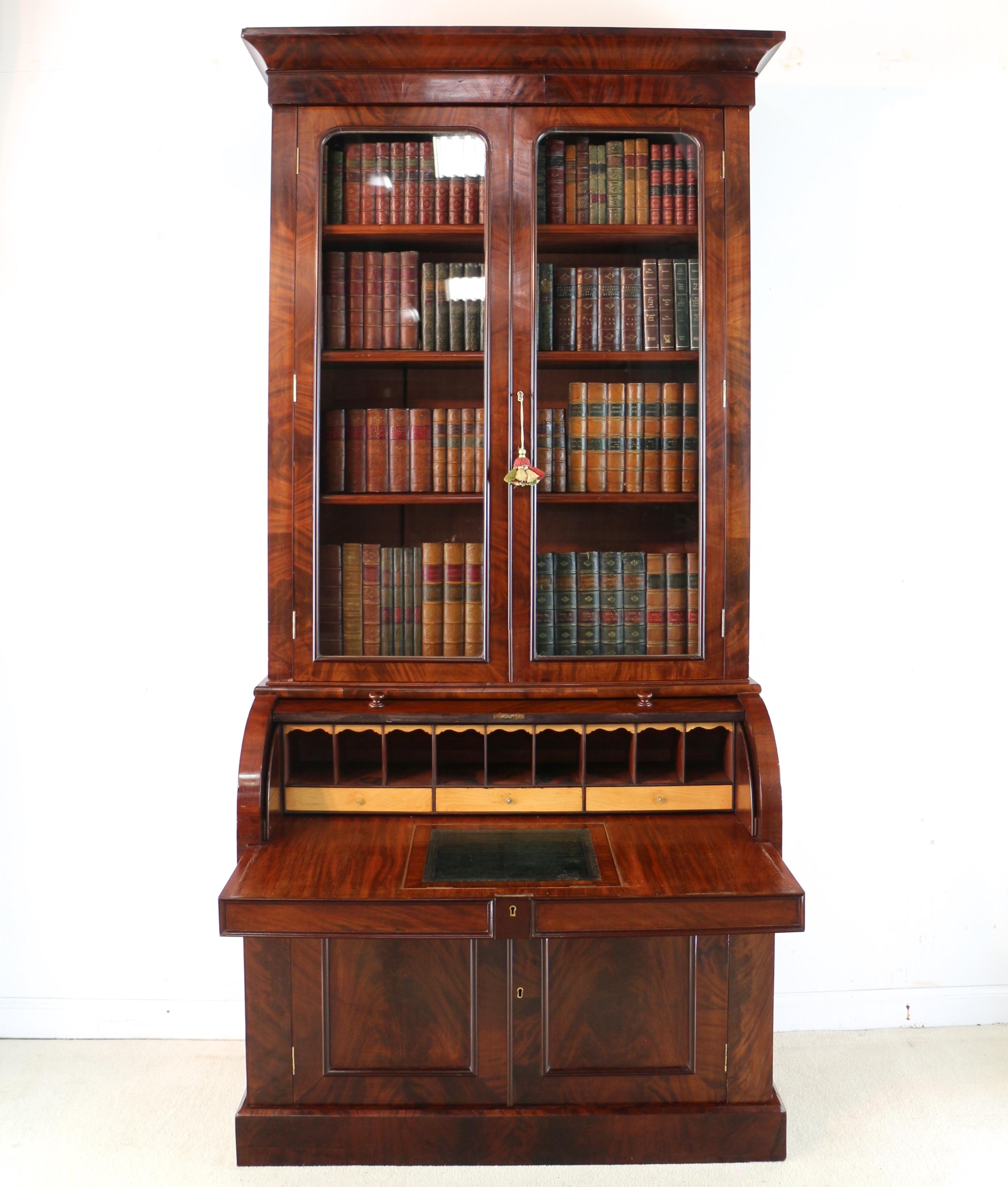 Antique English William IV Mahogany Cylinder Bookcase In Good Condition In Glasgow, GB