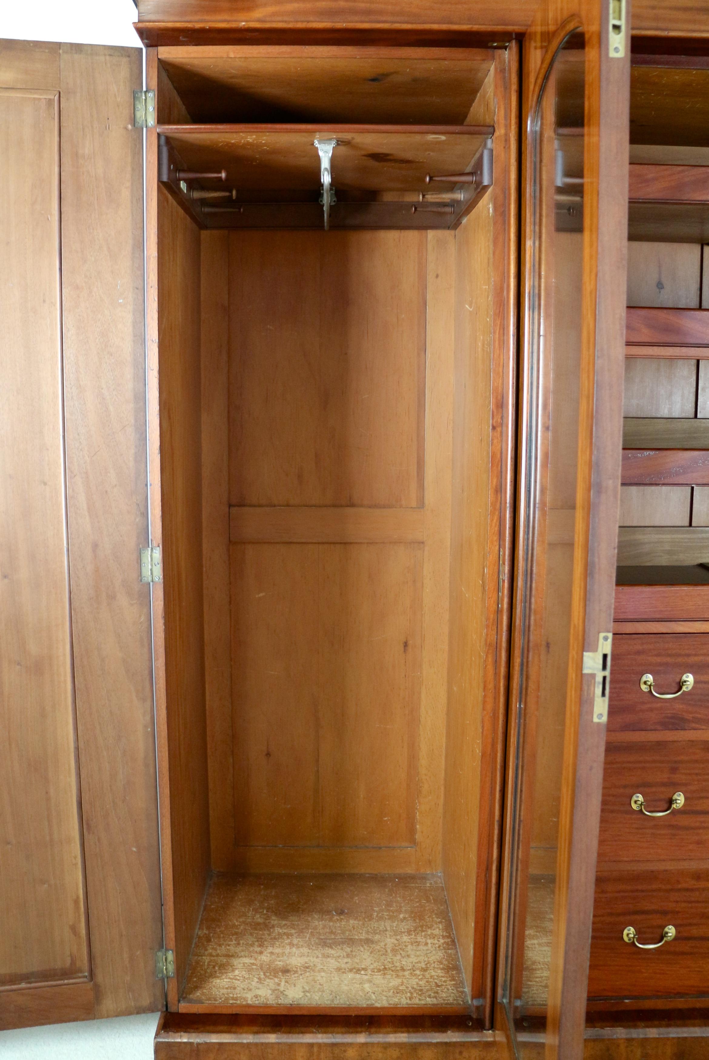 Antique English William IV Mahogany Three-Door Fitted Wardrobe, circa 1830 9