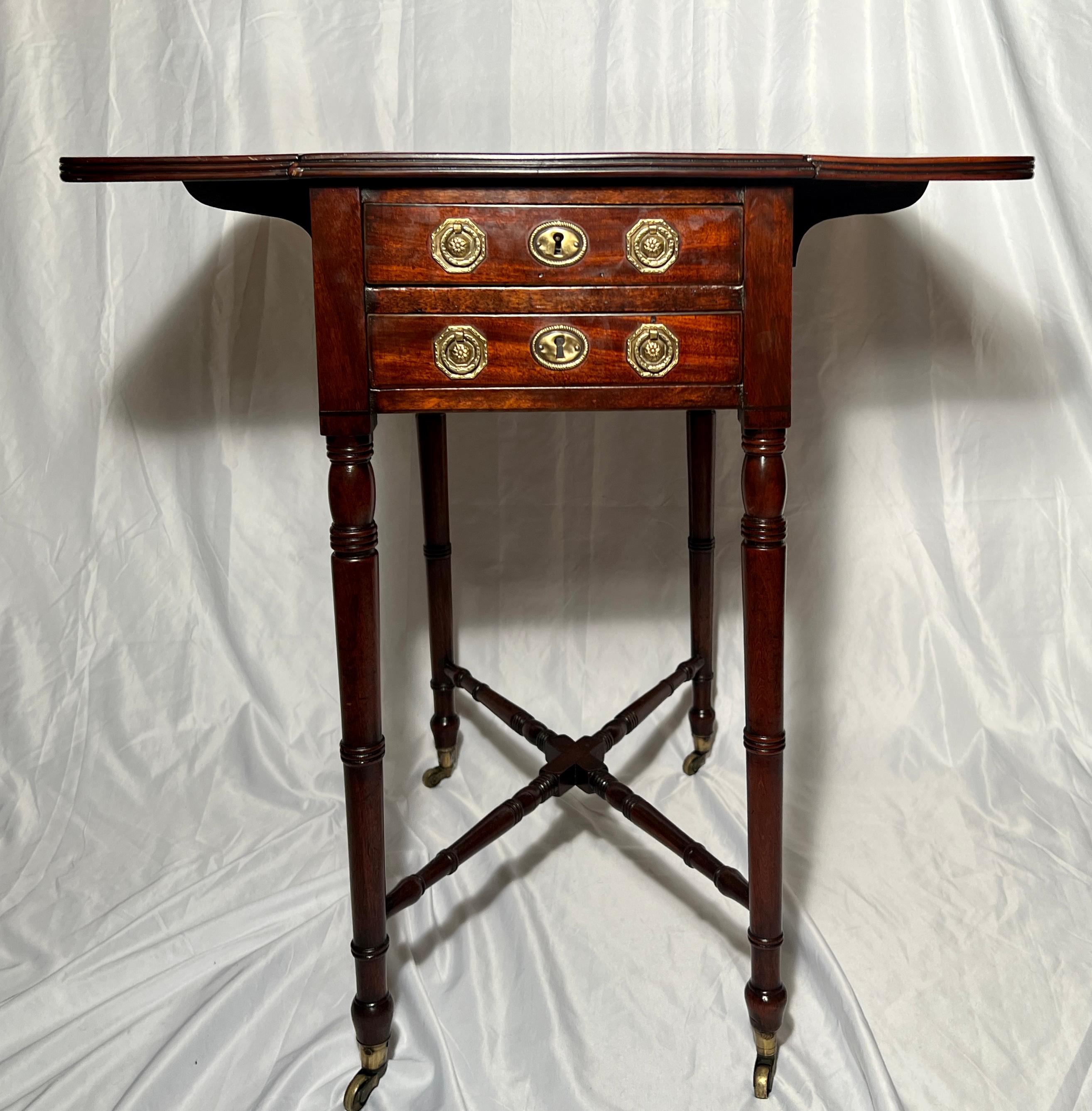 Antique English William IV Pembroke Table In Good Condition For Sale In New Orleans, LA