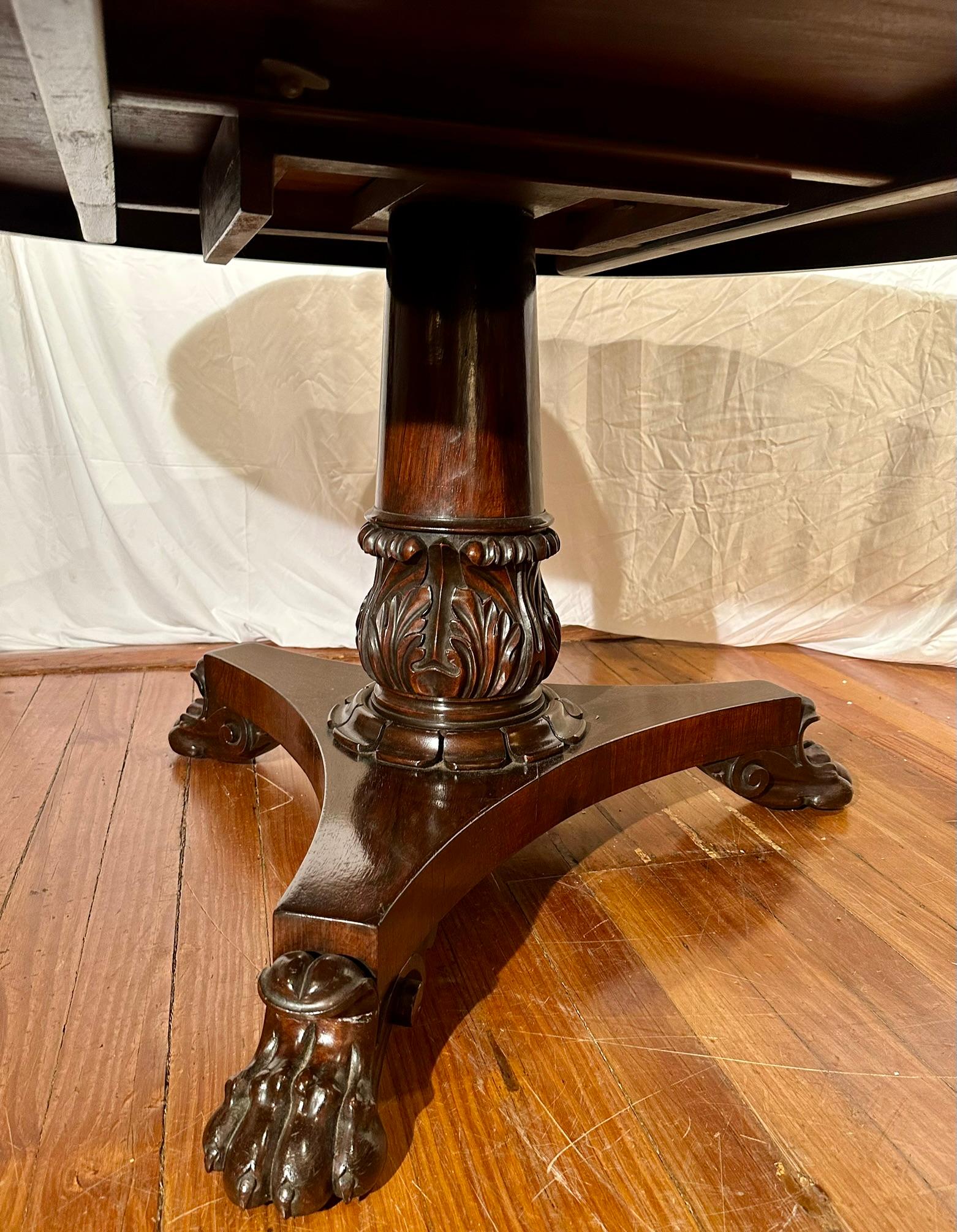 Ancienne table anglaise William IV en palissandre à plateau basculant, Circa 1840. Bon état - En vente à New Orleans, LA