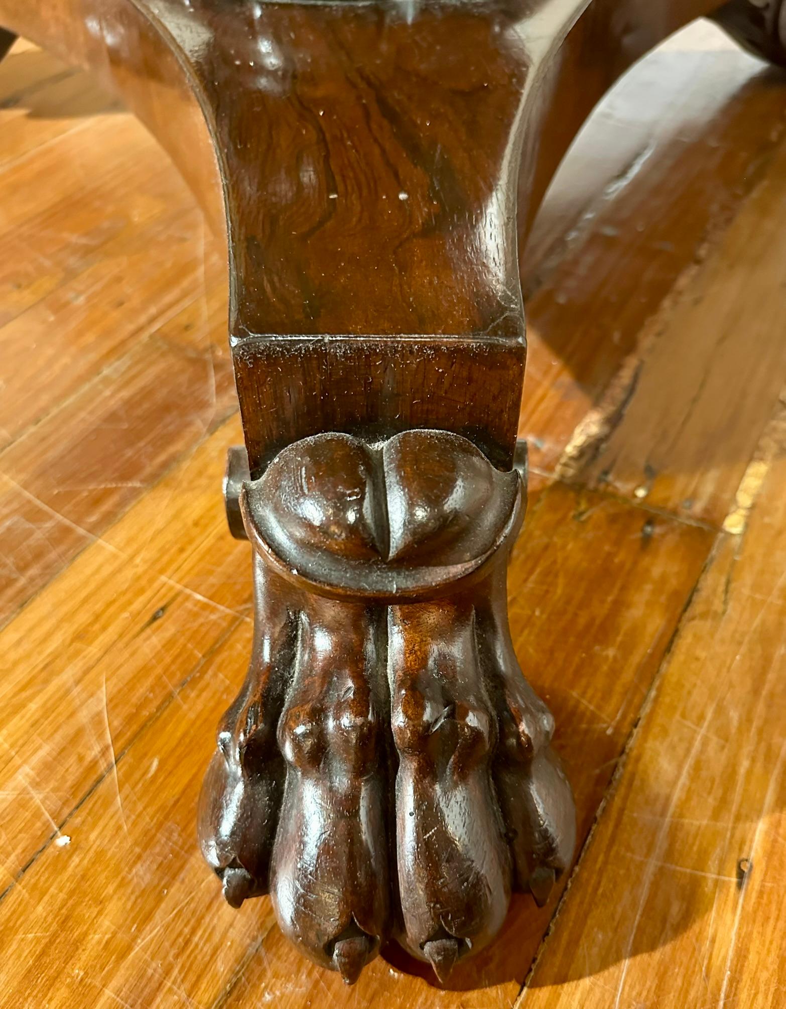 Ancienne table anglaise William IV en palissandre à plateau basculant, Circa 1840. en vente 1