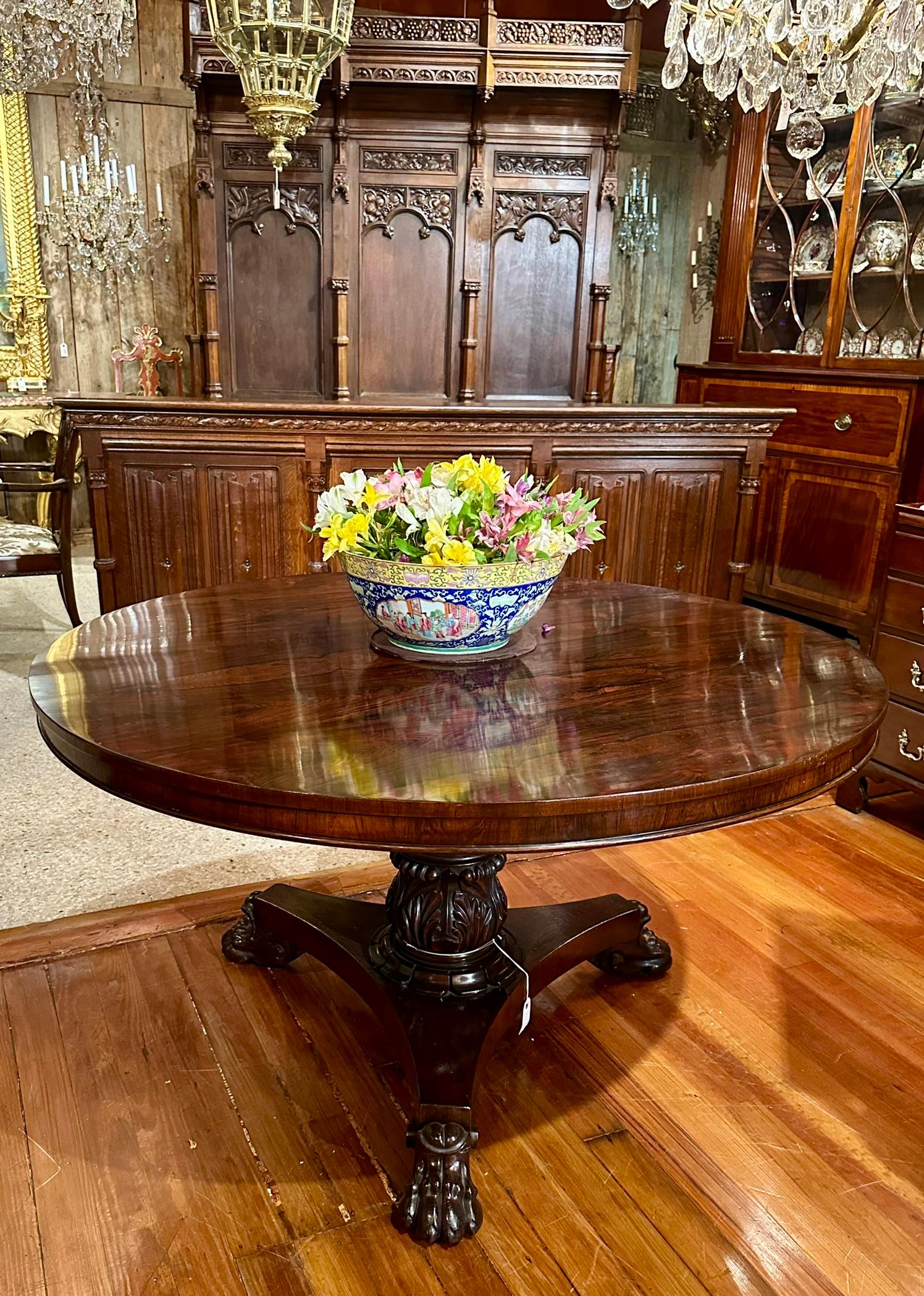 Ancienne table anglaise William IV en palissandre à plateau basculant, Circa 1840. en vente 3