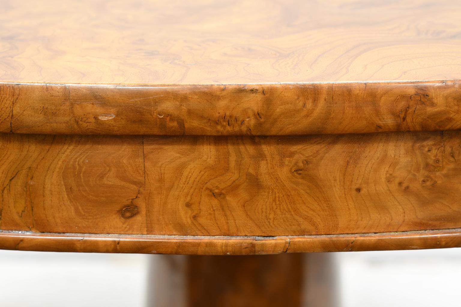 Mid-19th Century Antique English William IV Round Center or Loo Table in Burl Ash on Pedestal