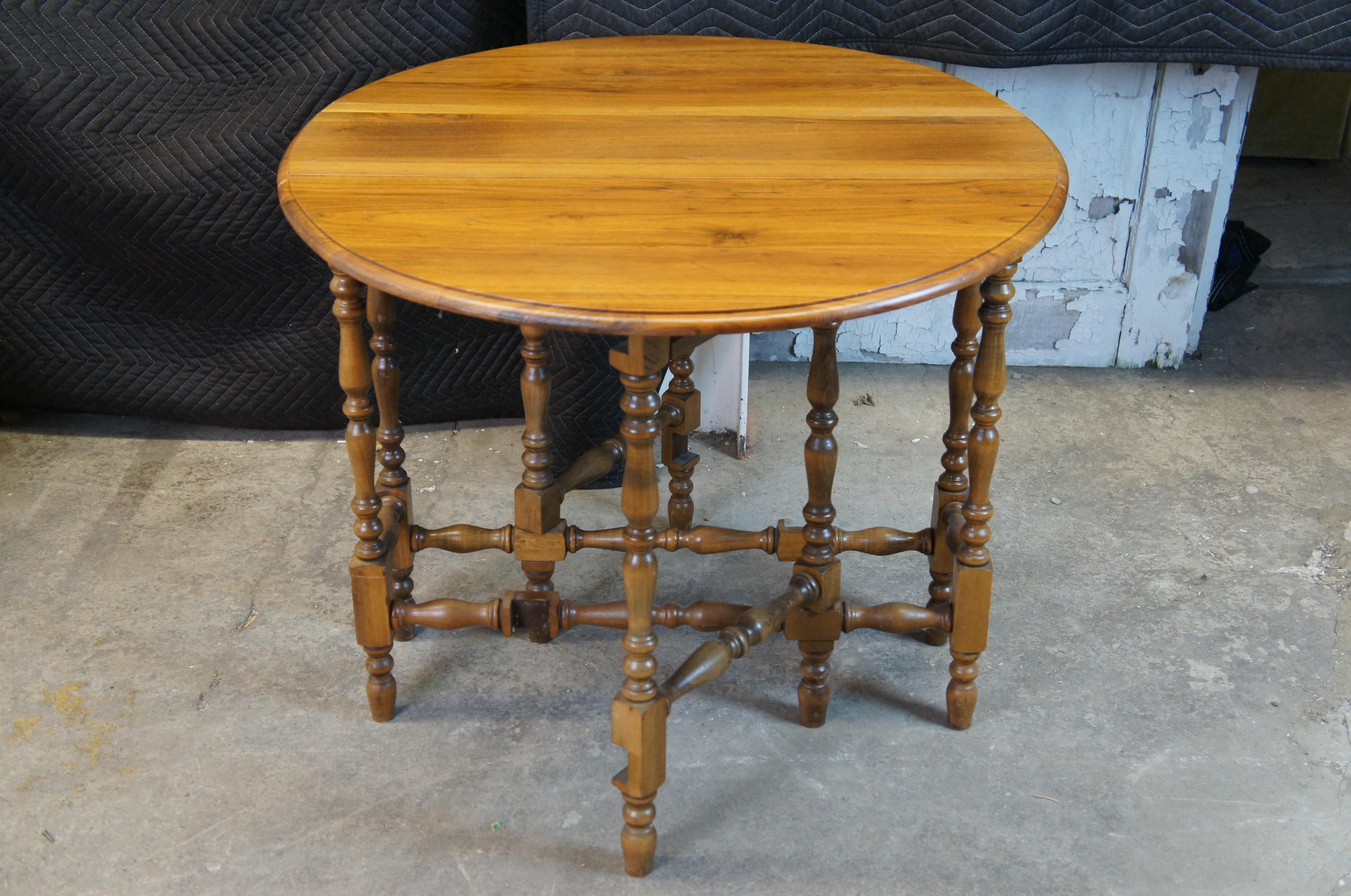 Antique English William & Mary Walnut Oval Drop Leaf Gateleg Dining Side Table In Good Condition In Dayton, OH