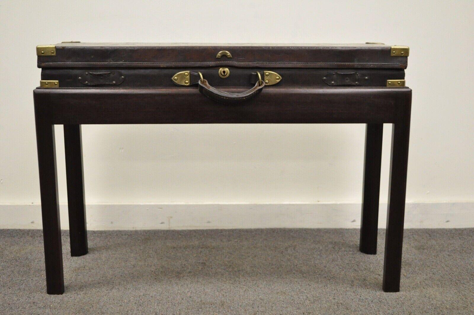 Antiquité anglaise William Powell & Sons Leather Brass Rifle Case on Mahogany Stand en vente 3