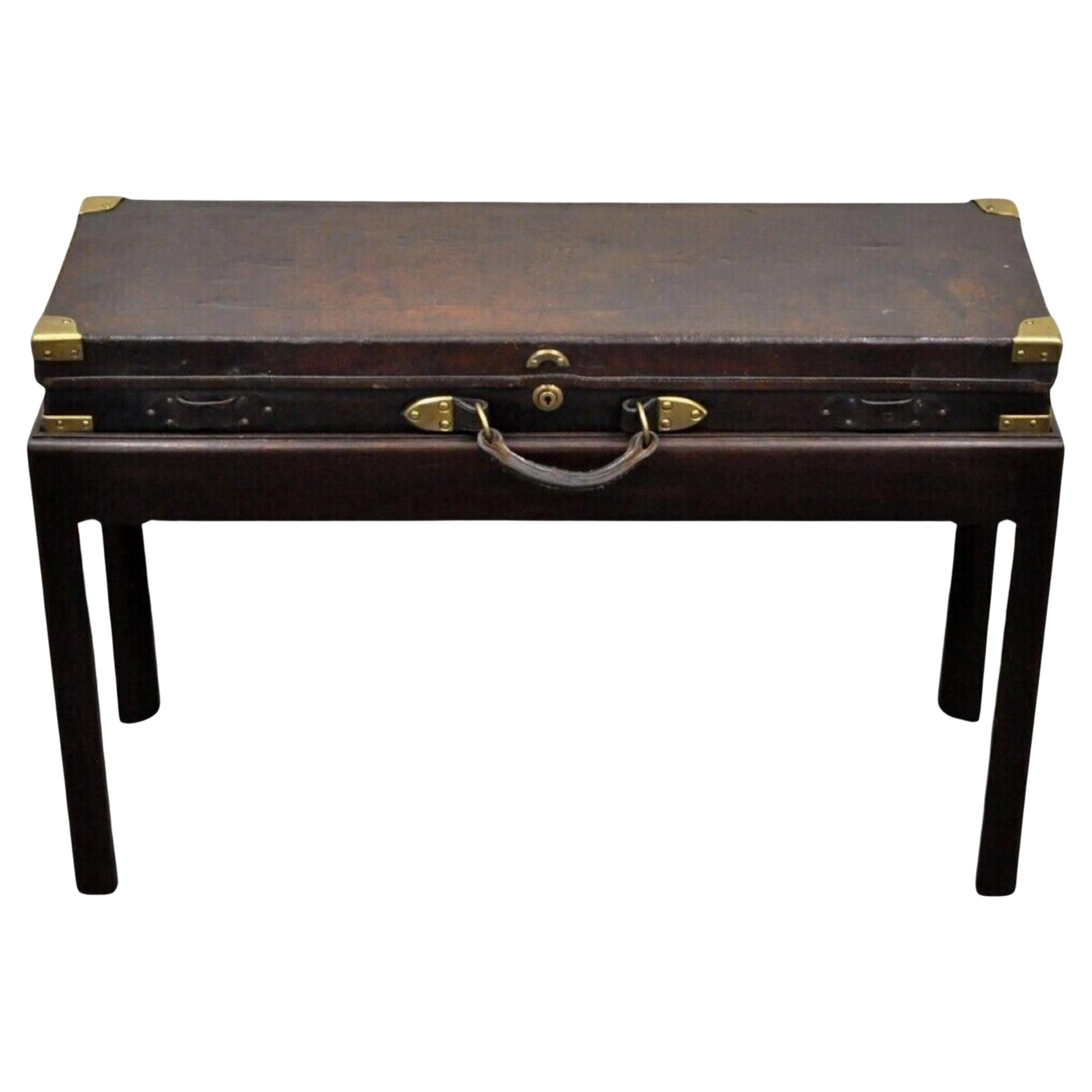 Antiquité anglaise William Powell & Sons Leather Brass Rifle Case on Mahogany Stand en vente