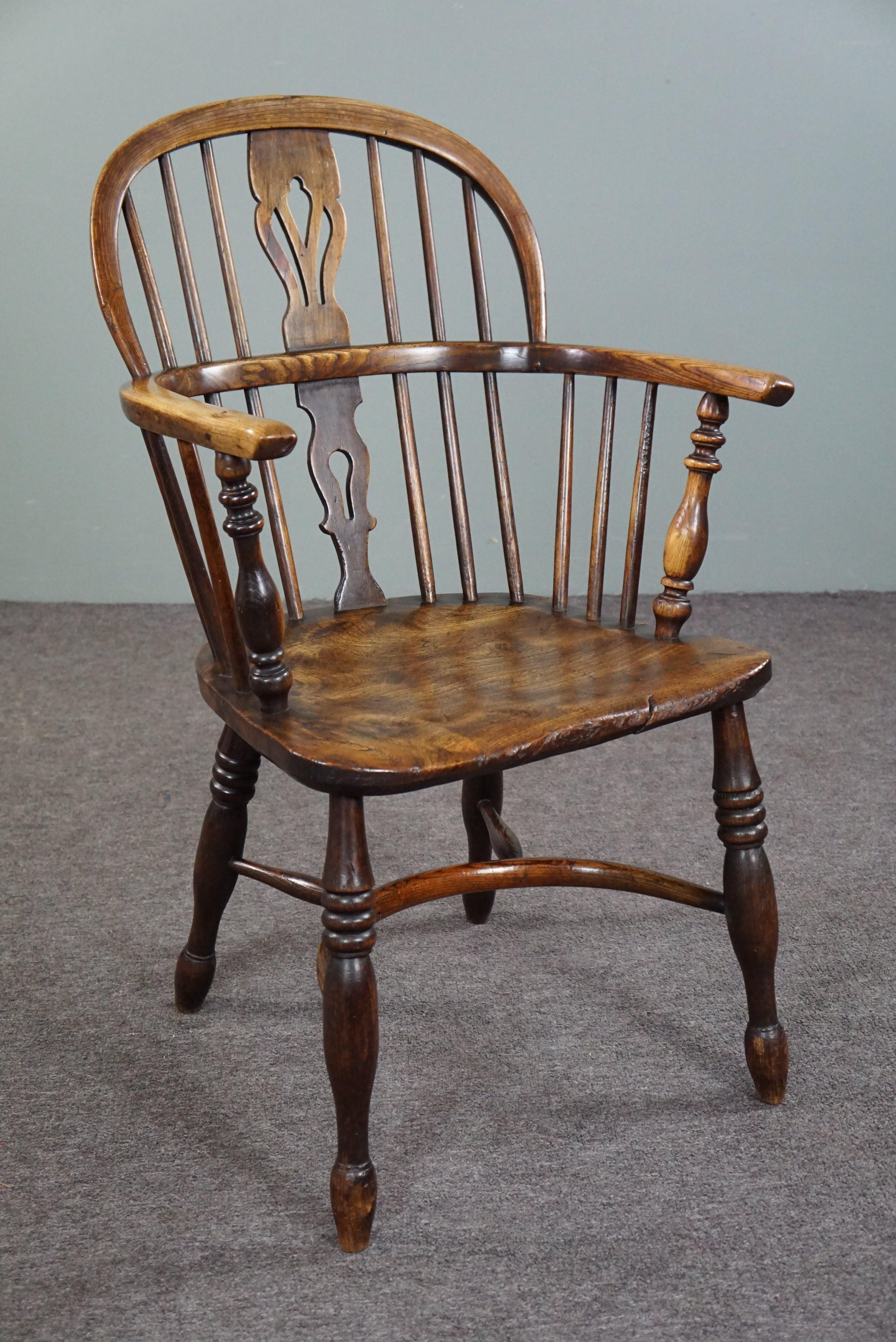 Offered is this beautiful antique armchair made of solid wood with a very beautiful characteristic appearance.

This very impressive English antique Windsor armchair with armrests has a well shaped thick solid wood seat. The chair has charming