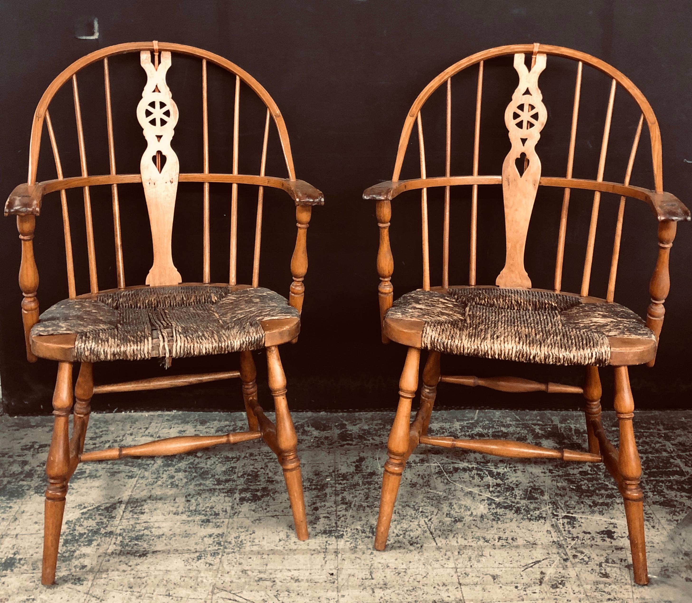 Ash Antique English Windsor Bow-Brace Back Dining Chairs with Decorative Splat For Sale