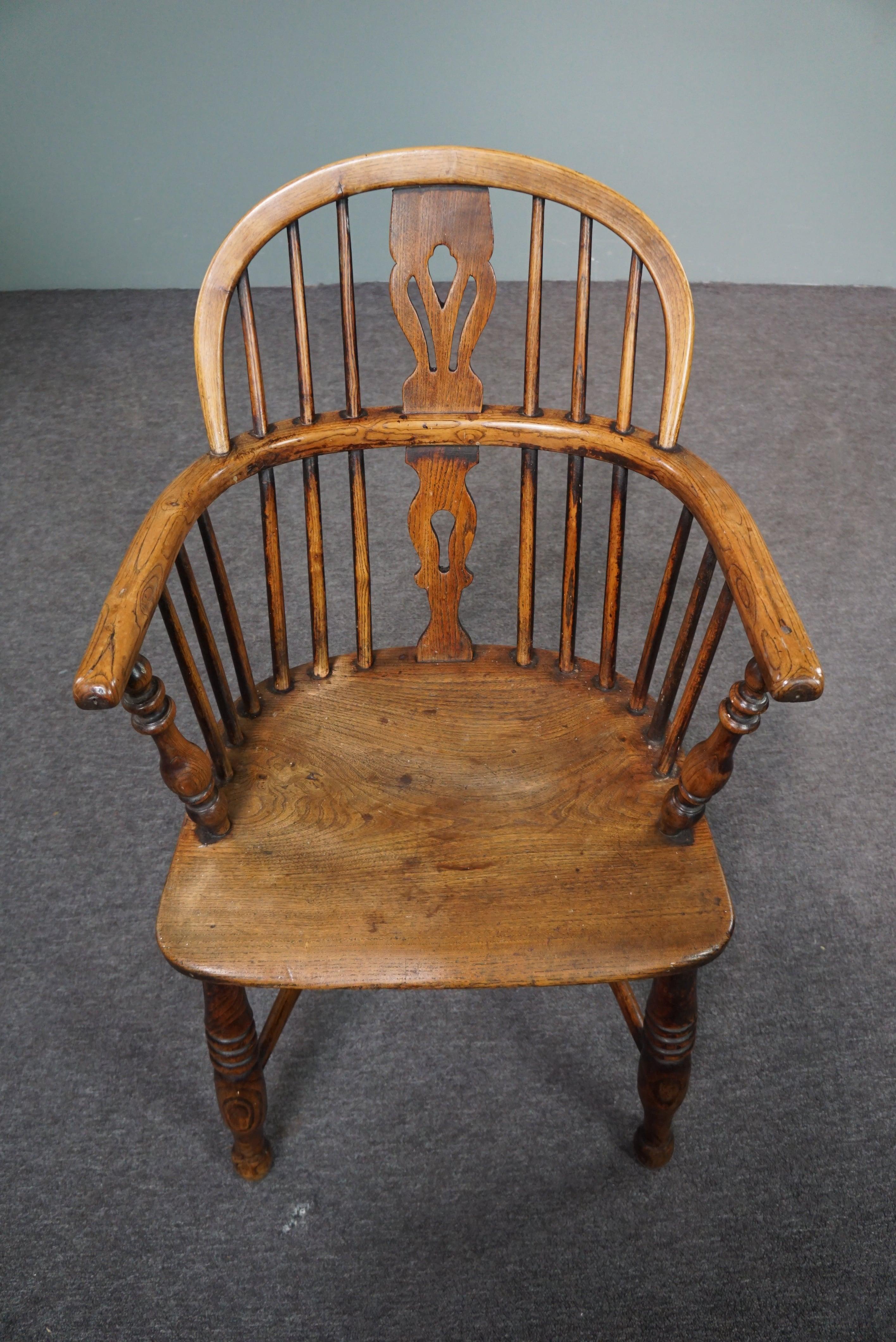 Wood Antique English Windsor chair/armchair, low back, 18th century For Sale
