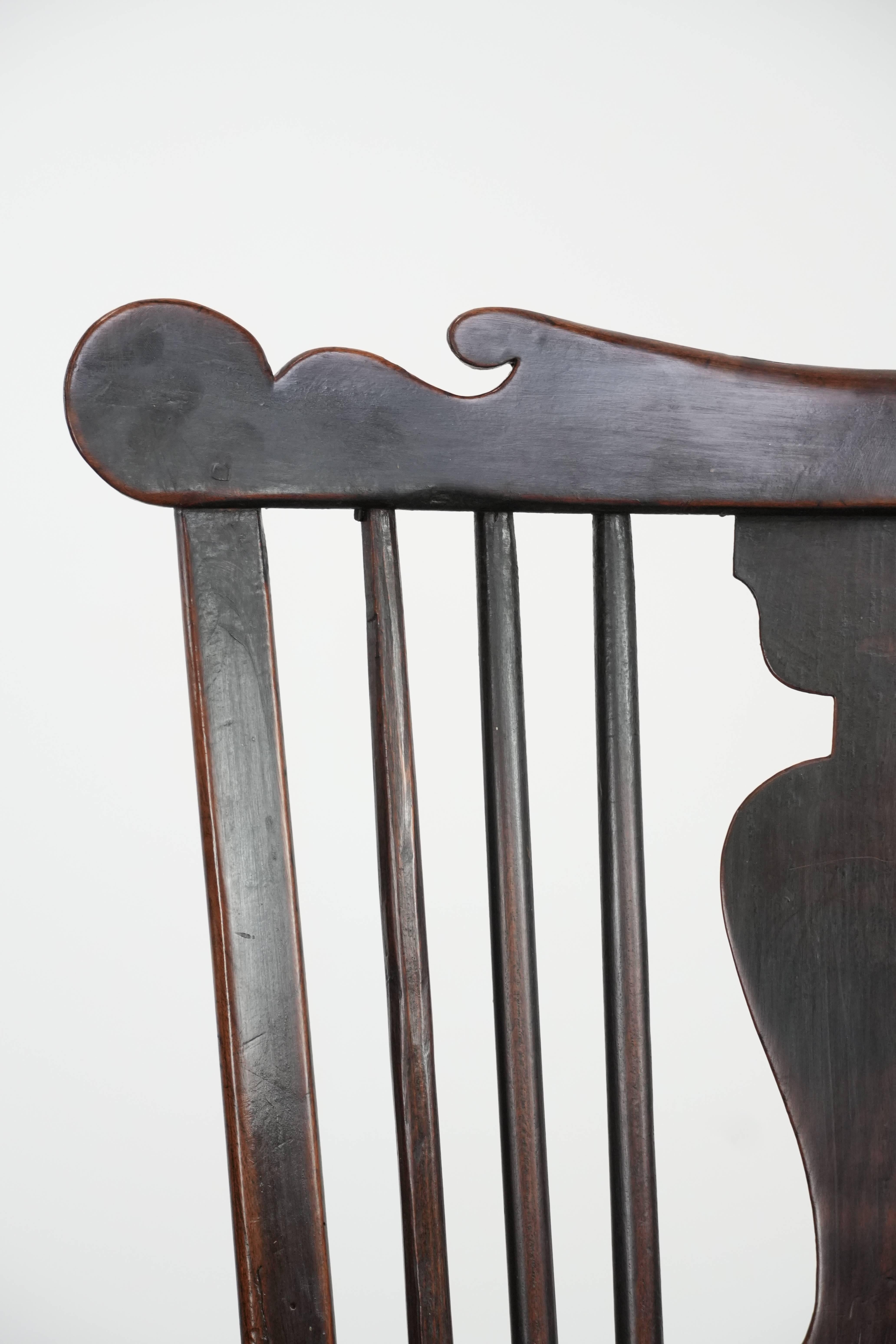 Antique English Windsor chair from the 18th century with spindled backrest im Angebot 4