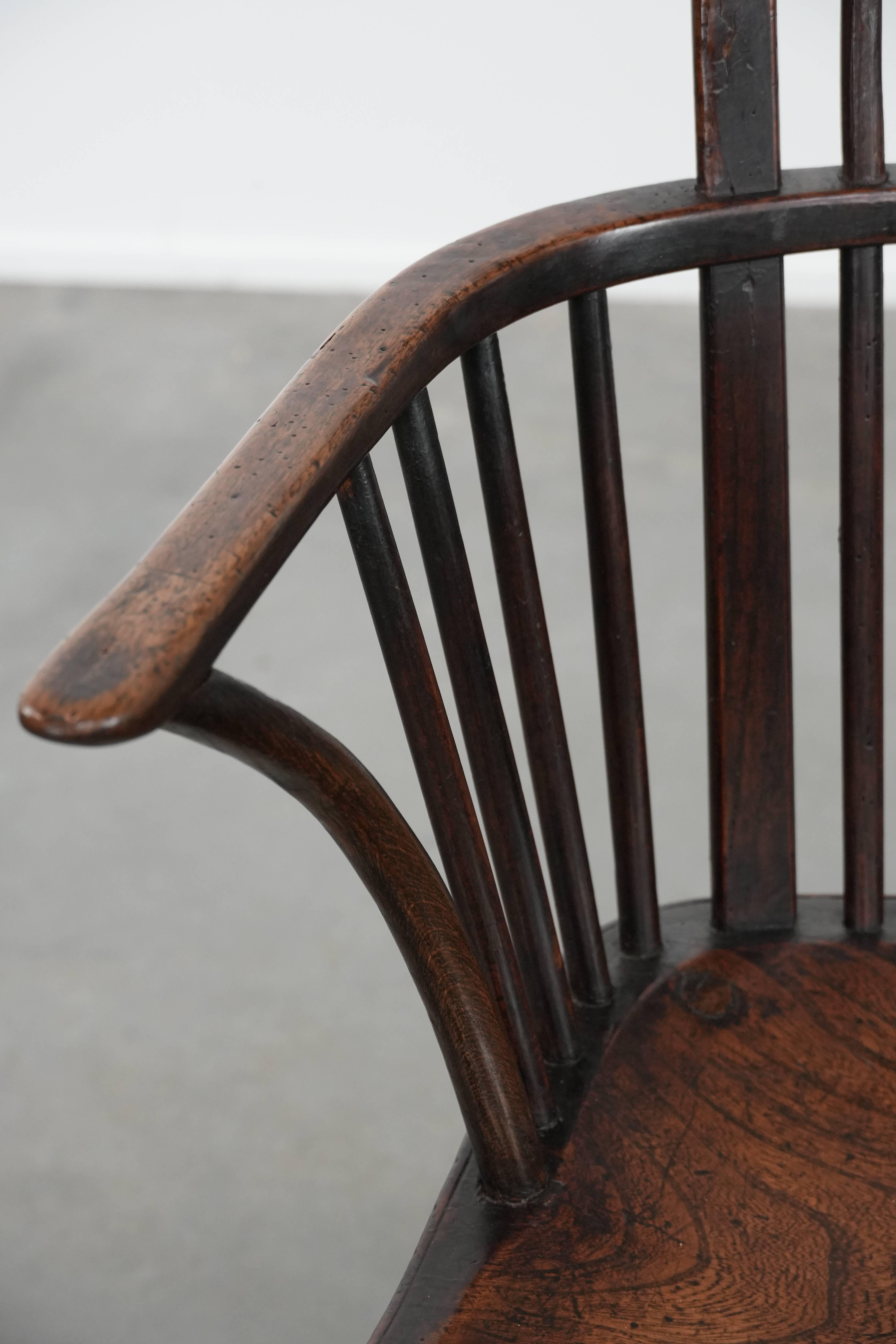 Antique English Windsor chair from the 18th century with spindled backrest im Angebot 5