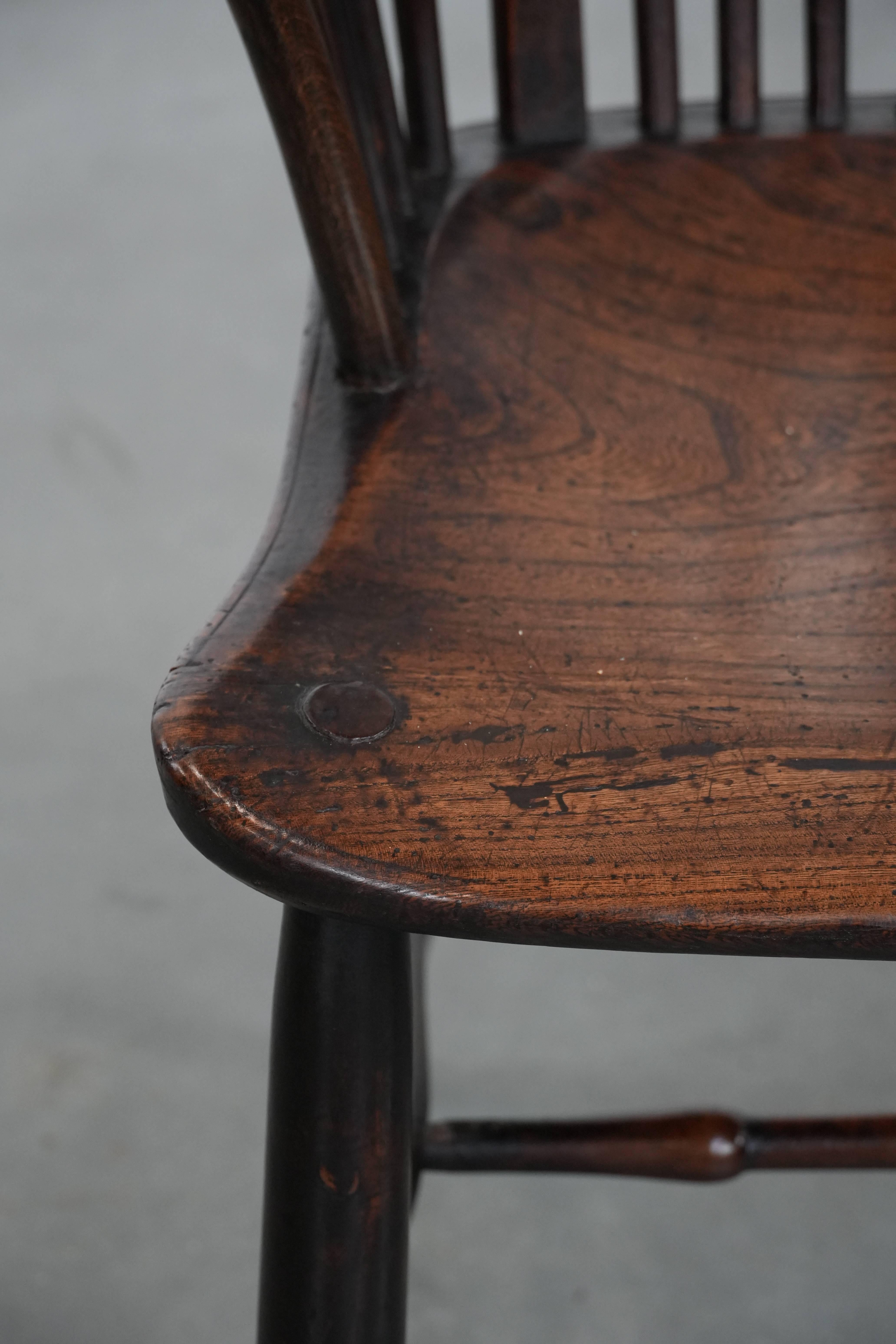 Antique English Windsor chair from the 18th century with spindled backrest im Angebot 7