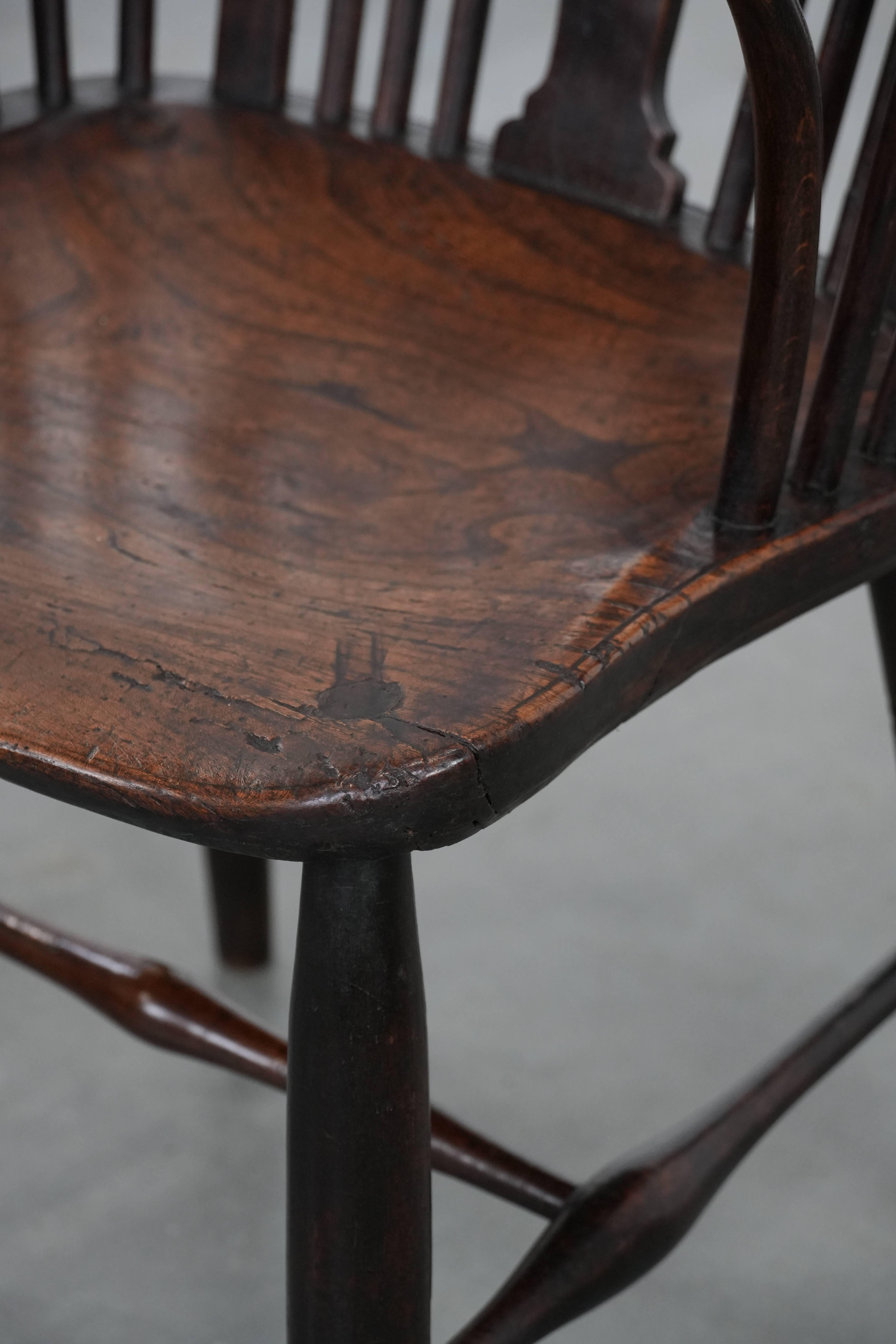 Antique English Windsor chair from the 18th century with spindled backrest im Angebot 8