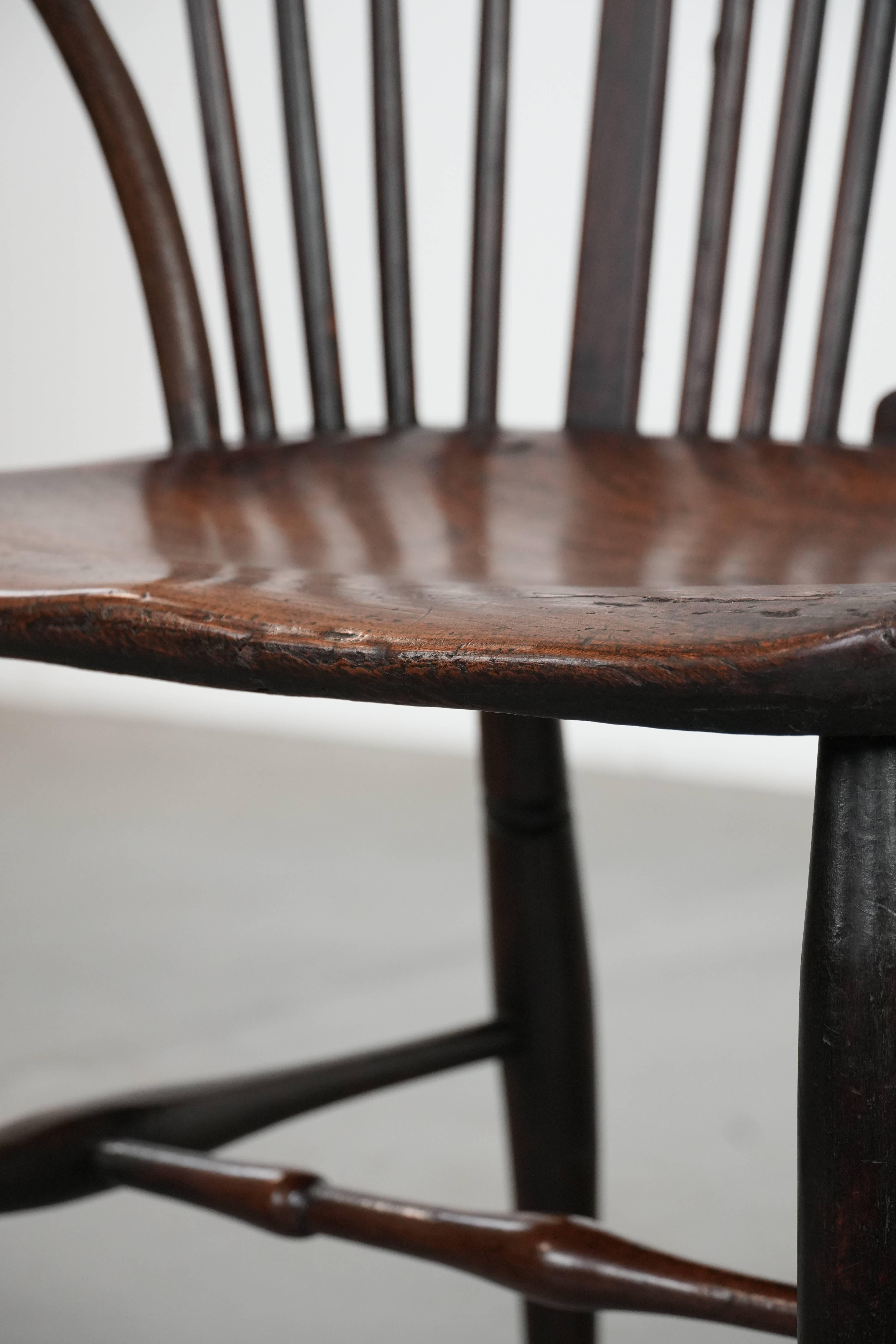 Antique English Windsor chair from the 18th century with spindled backrest im Angebot 10
