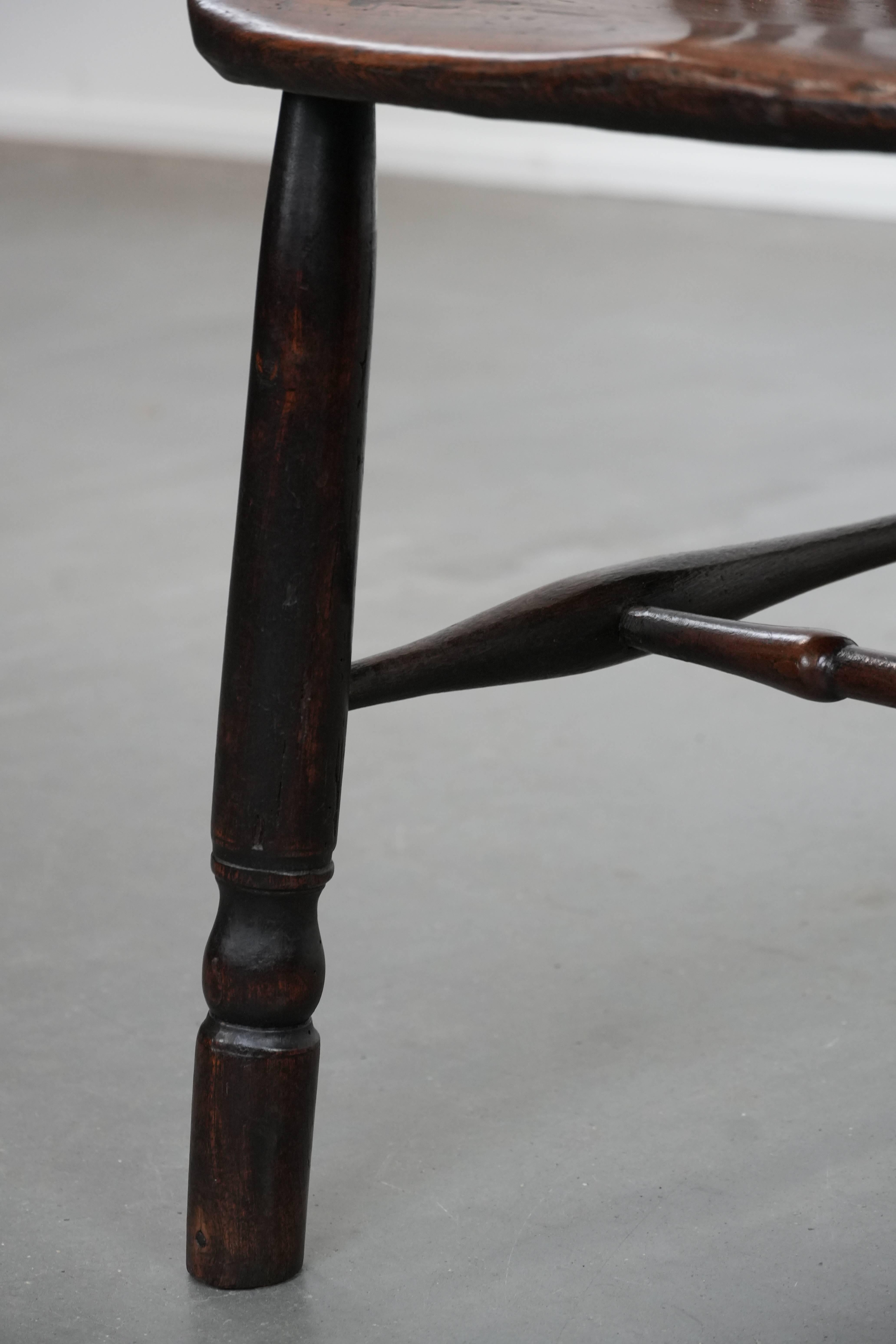 Antique English Windsor chair from the 18th century with spindled backrest im Angebot 11