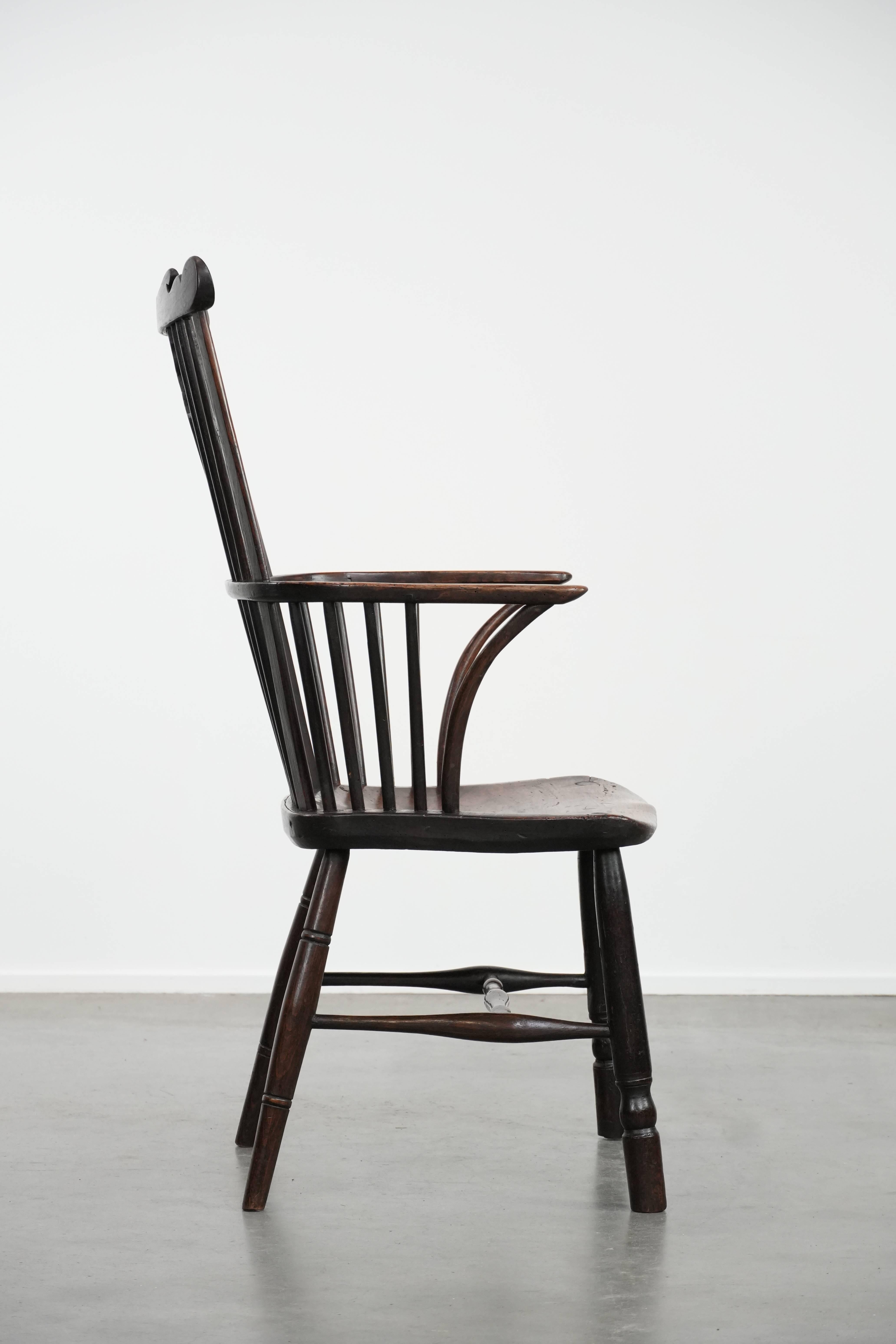 Antique English Windsor chair from the 18th century with spindled backrest (Handgefertigt) im Angebot